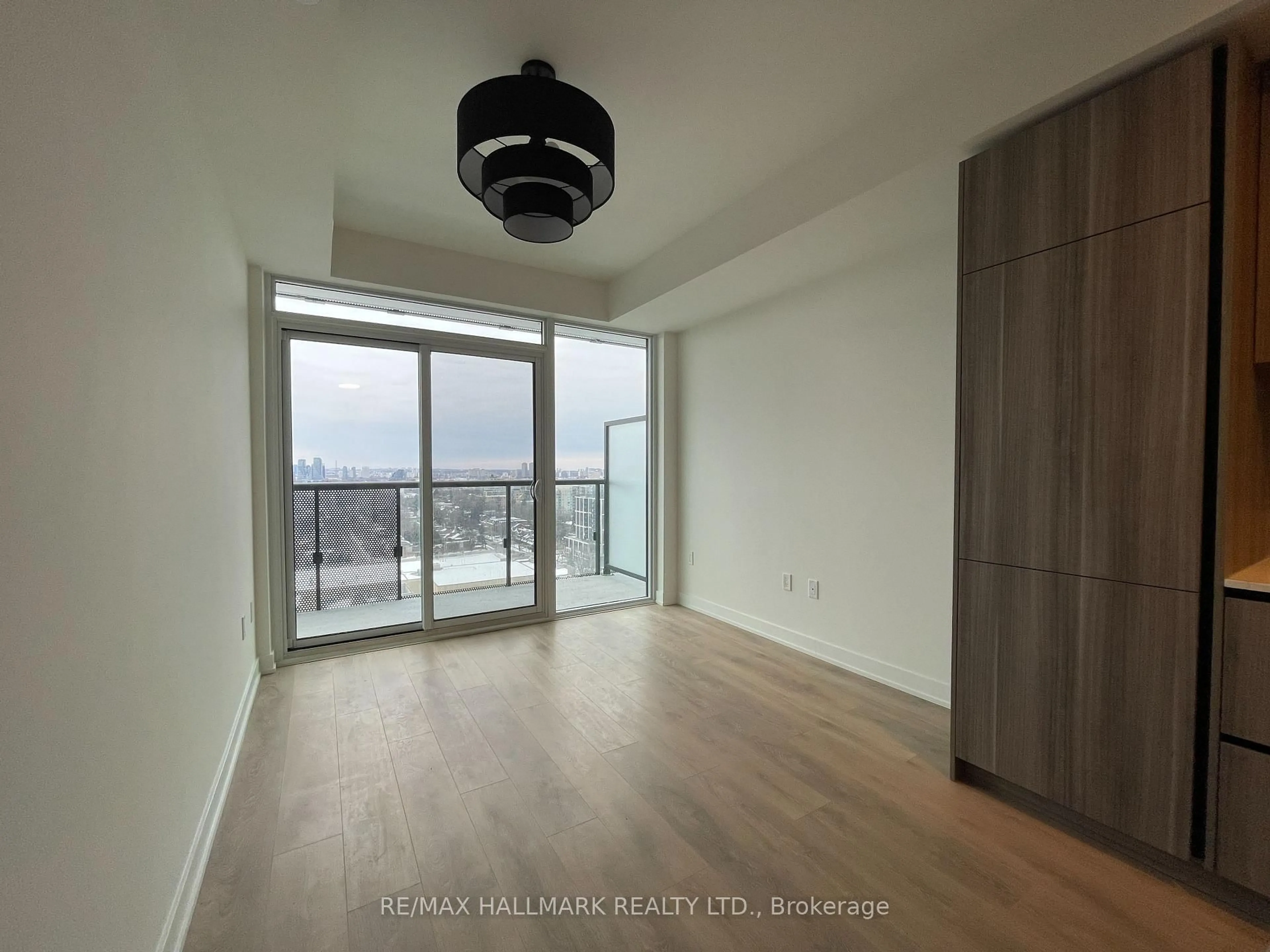 A pic of a room for 127 Broadway Ave #1810, Toronto Ontario M4P 1V4