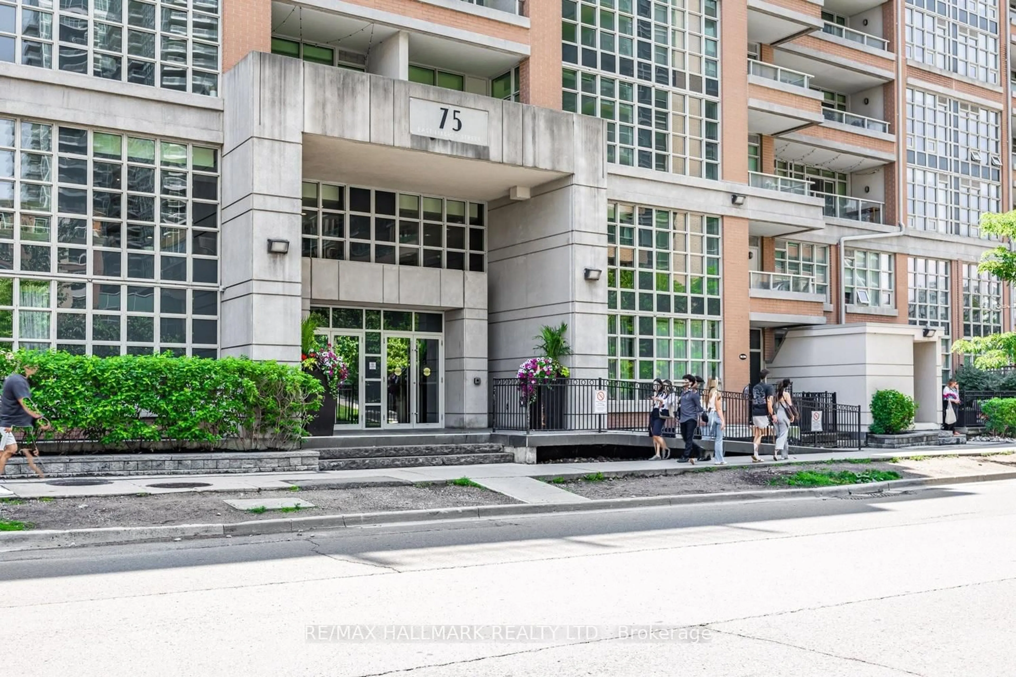 Indoor foyer for 75 East Liberty St #1004, Toronto Ontario M6K 3R3
