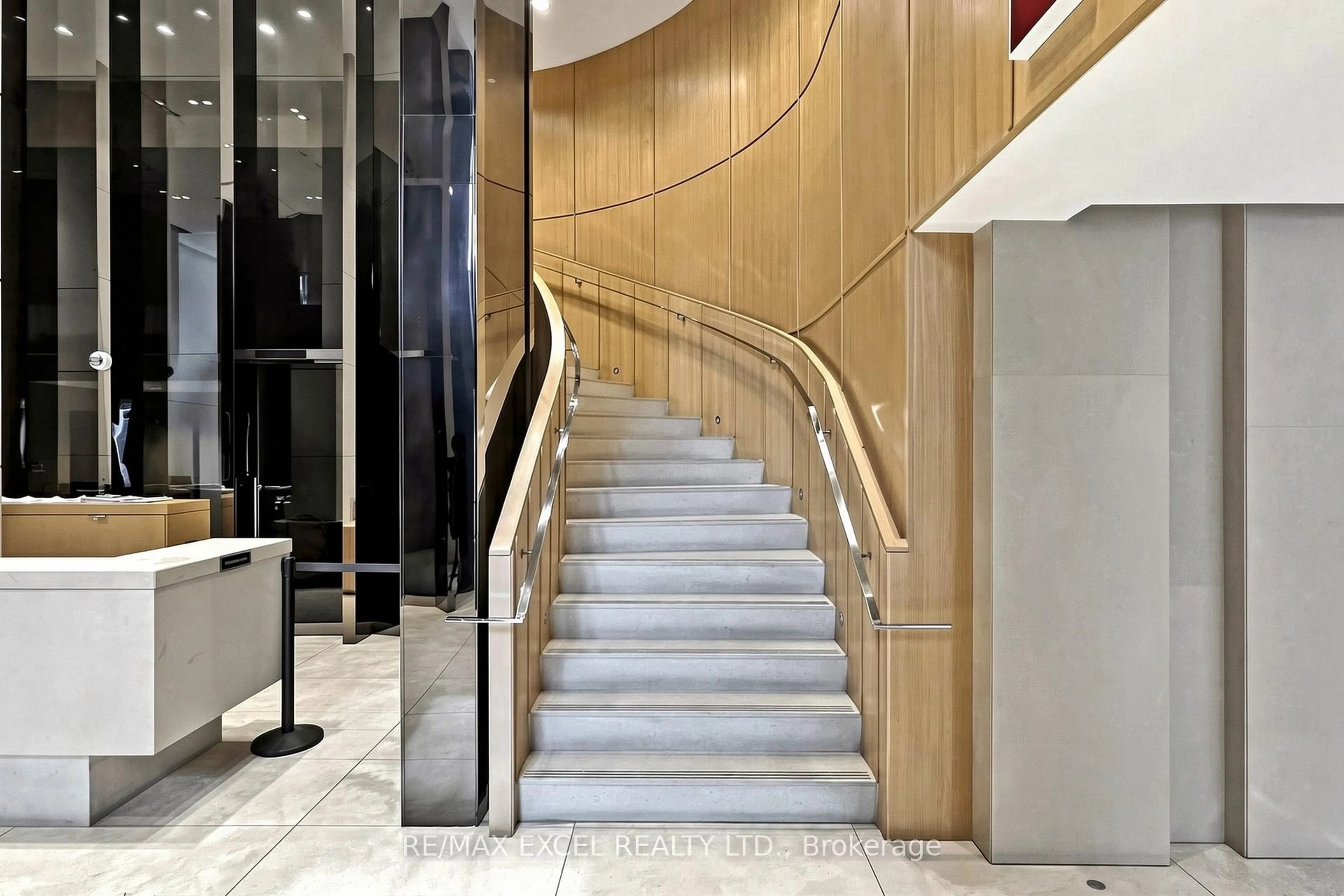 Indoor foyer for 120 Harrison Garden Blvd #906, Toronto Ontario M2N 0H1