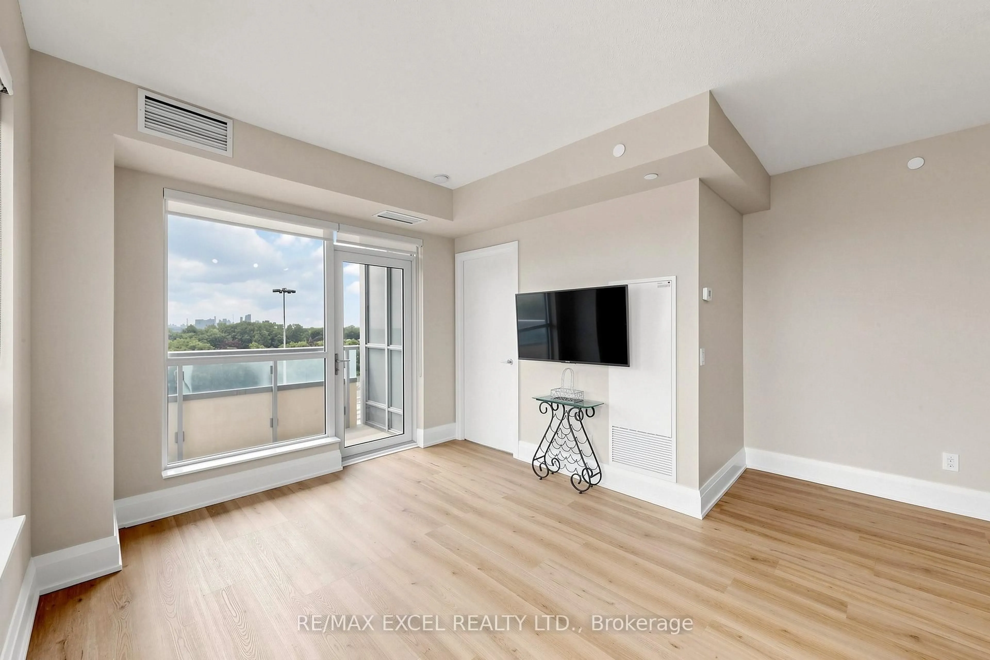 A pic of a room for 120 Harrison Garden Blvd #906, Toronto Ontario M2N 0H1