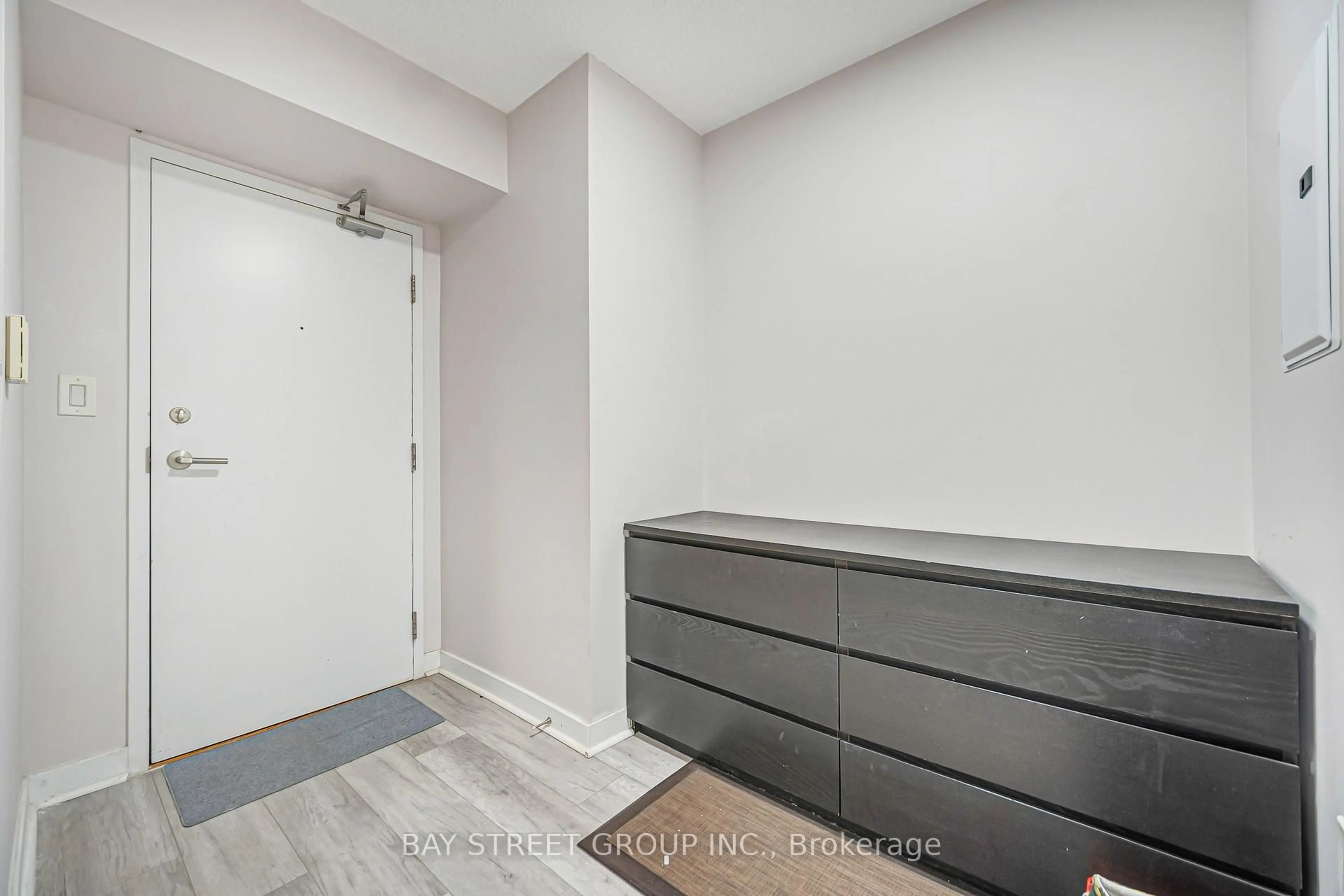 Unknown for 25 Telegram Mews #816, Toronto Ontario M5V 3Z1