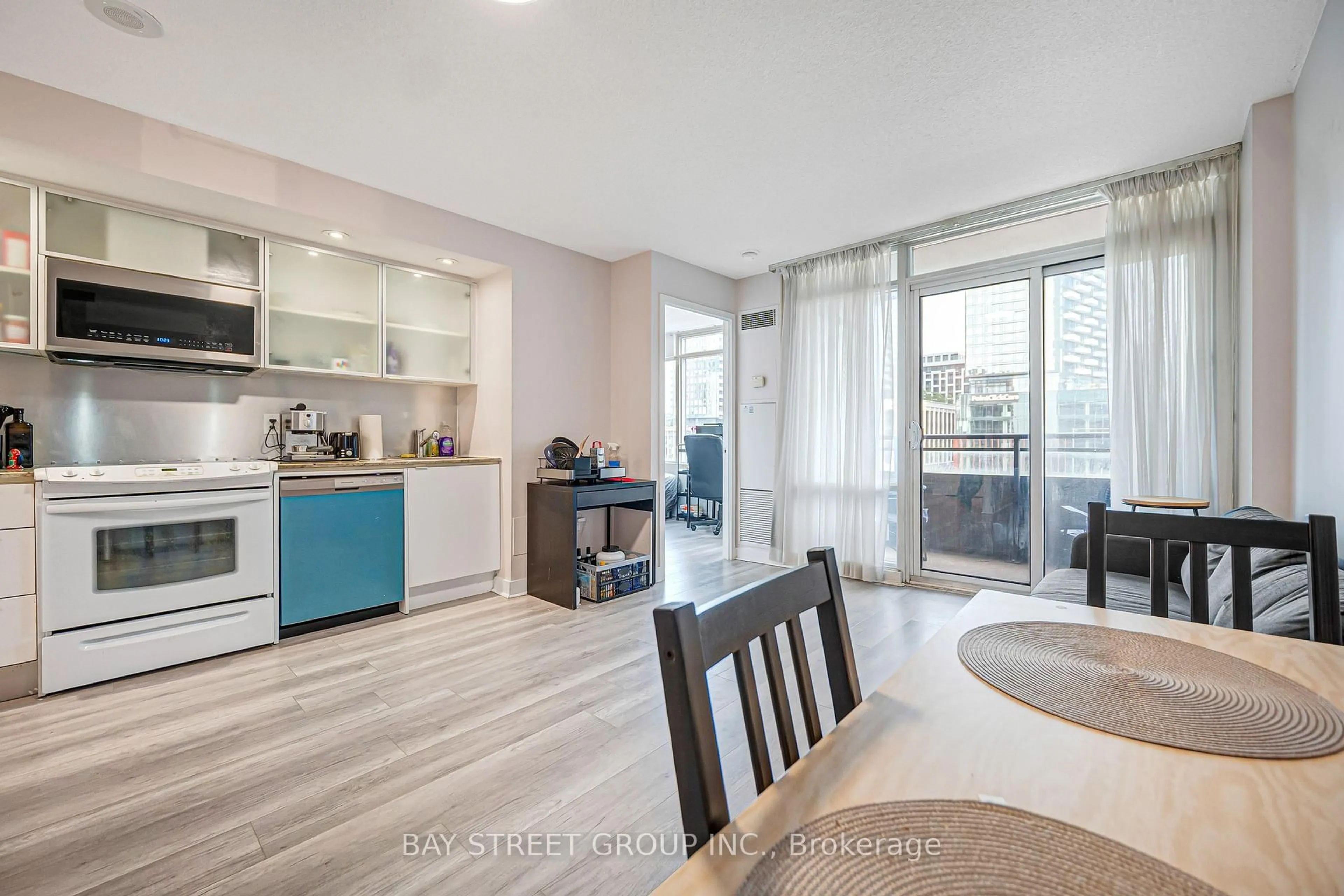 Open concept kitchen, unknown for 25 Telegram Mews #816, Toronto Ontario M5V 3Z1