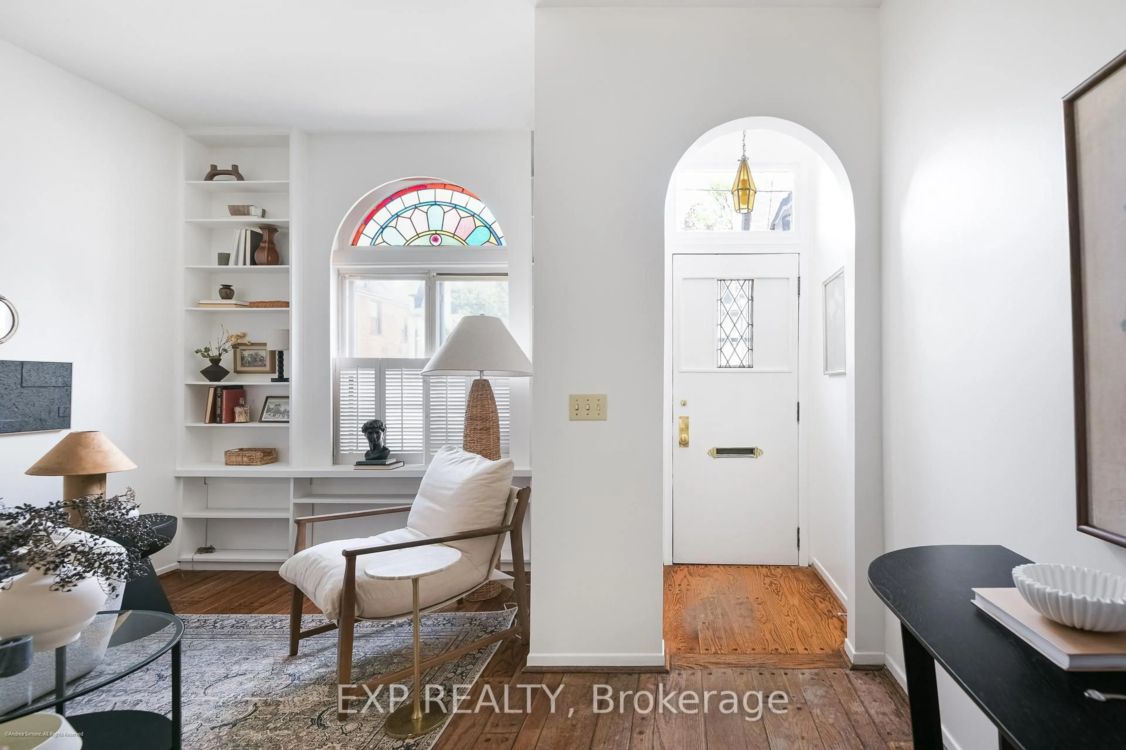 Indoor entryway for 29 Belmont St, Toronto Ontario M5R 1P9