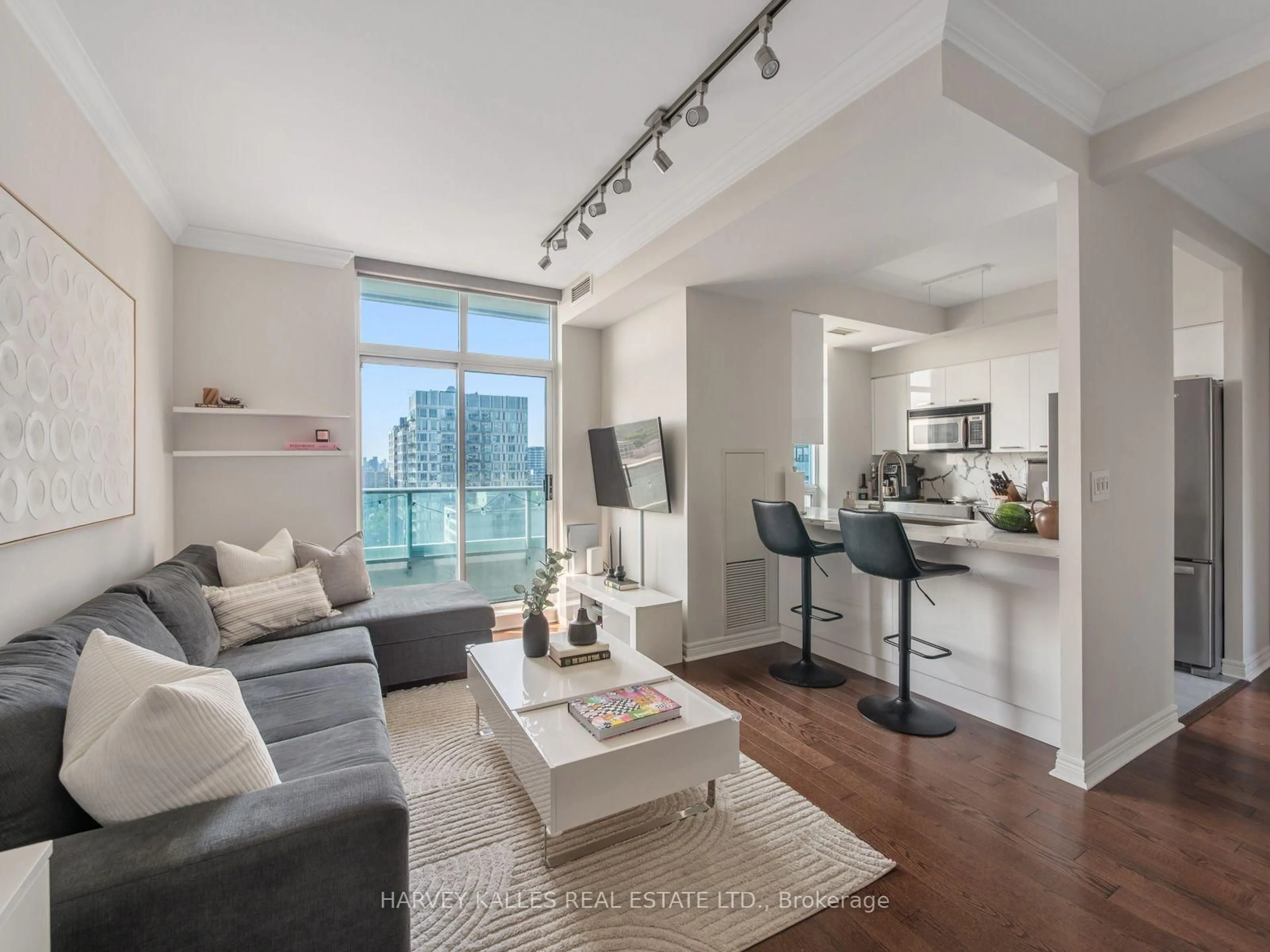 Living room with furniture, unknown for 212 Eglinton Ave #PH303, Toronto Ontario M4P 0A3