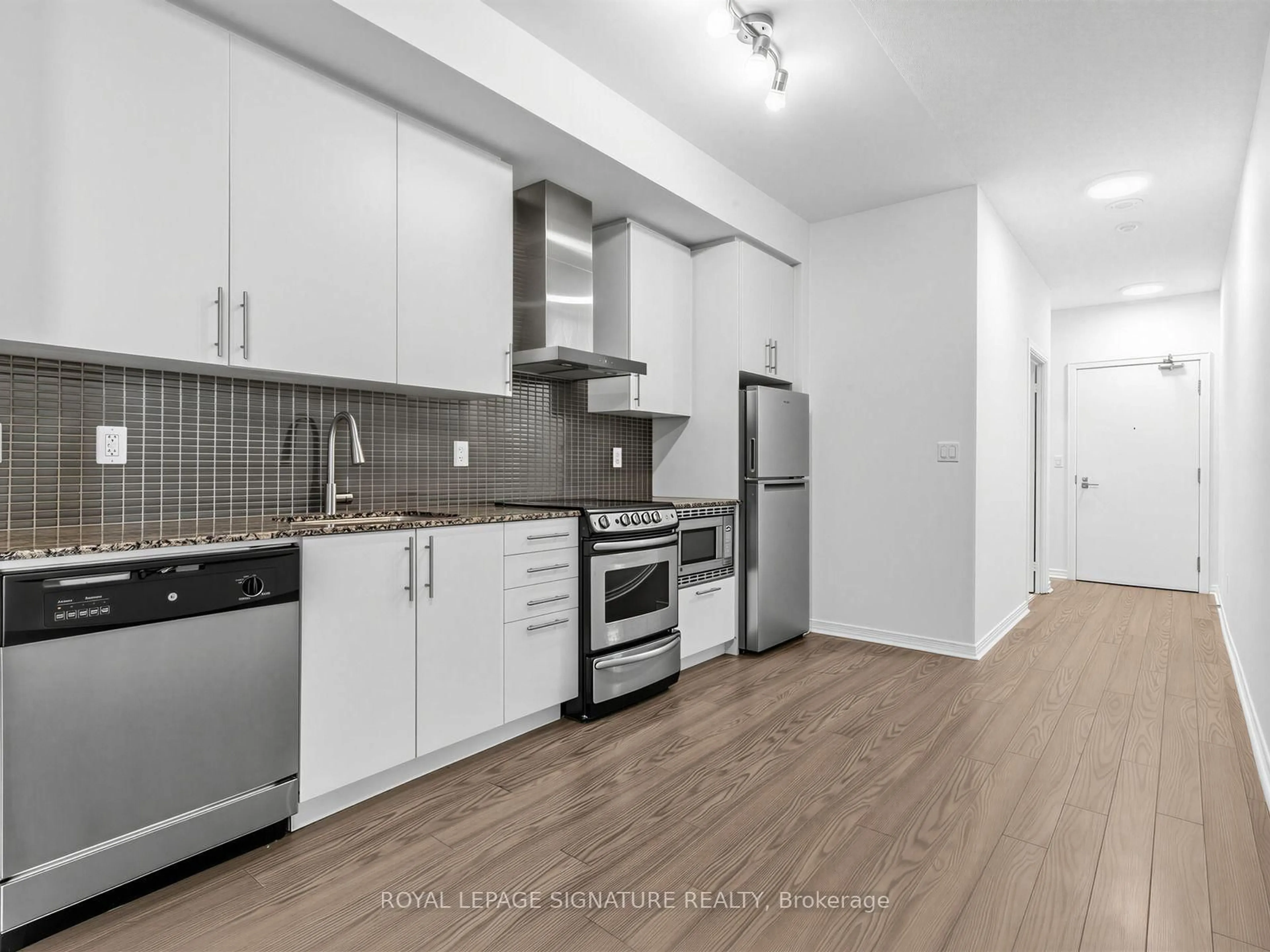 Standard kitchen, unknown for 352 Front St #1411, Toronto Ontario M5V 1B5