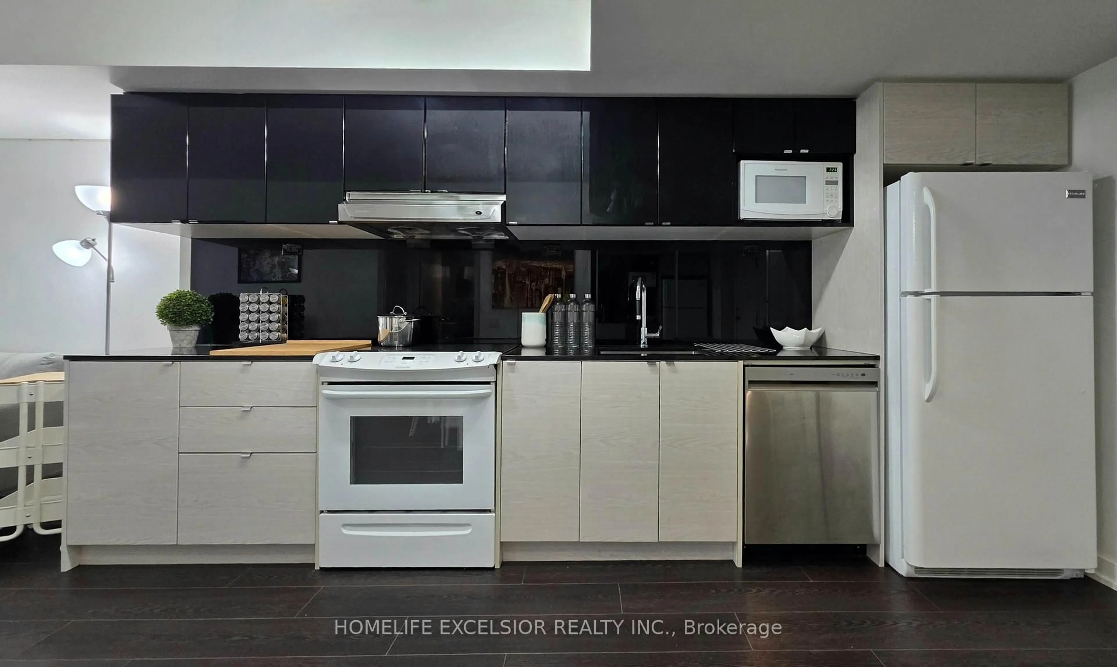 Contemporary kitchen, unknown for 72 Esther Shiner Blvd #601, Toronto Ontario M2K 0C4