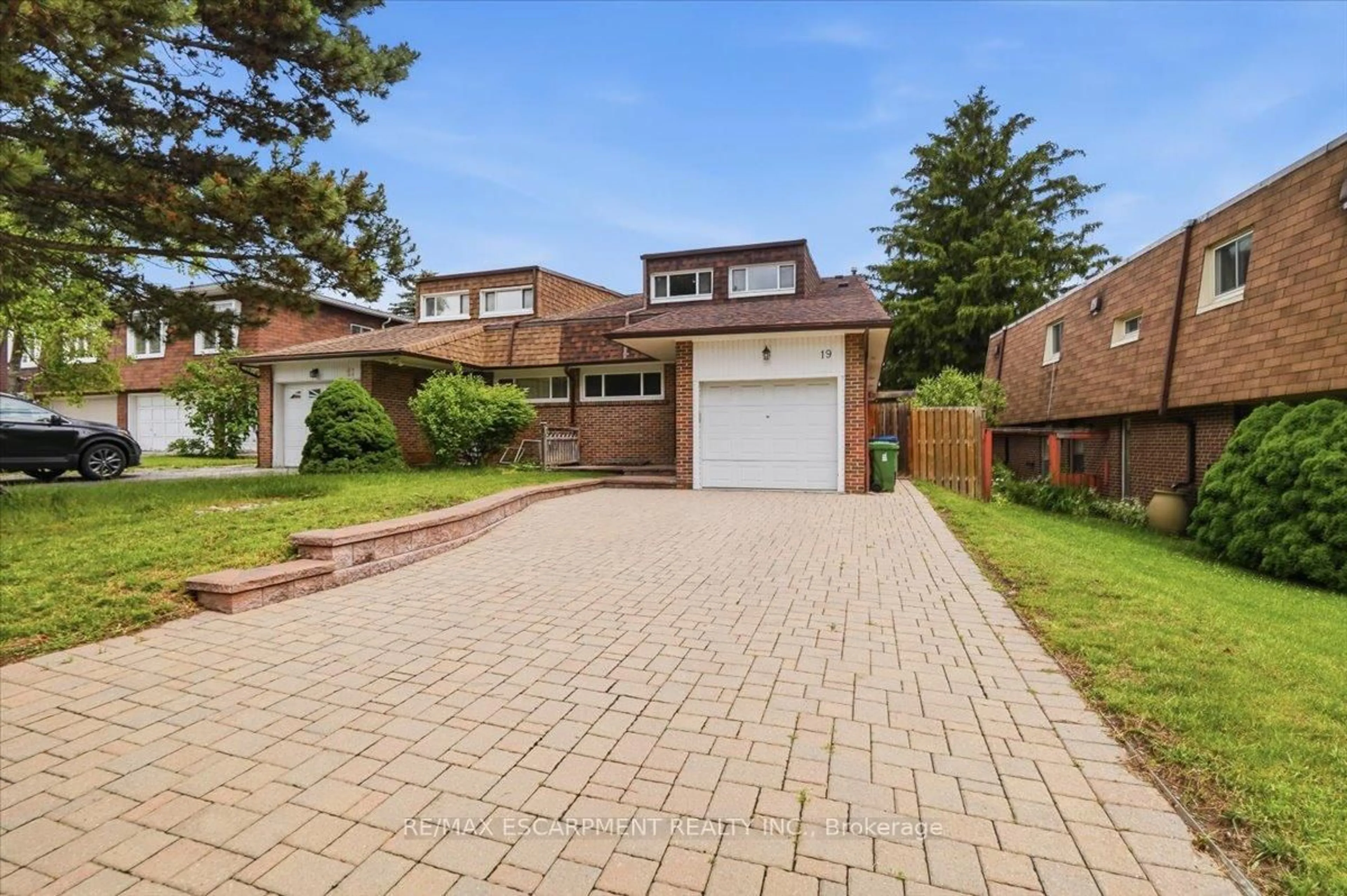 Home with brick exterior material, street for 19 Picola Crt, Toronto Ontario M2H 2N2