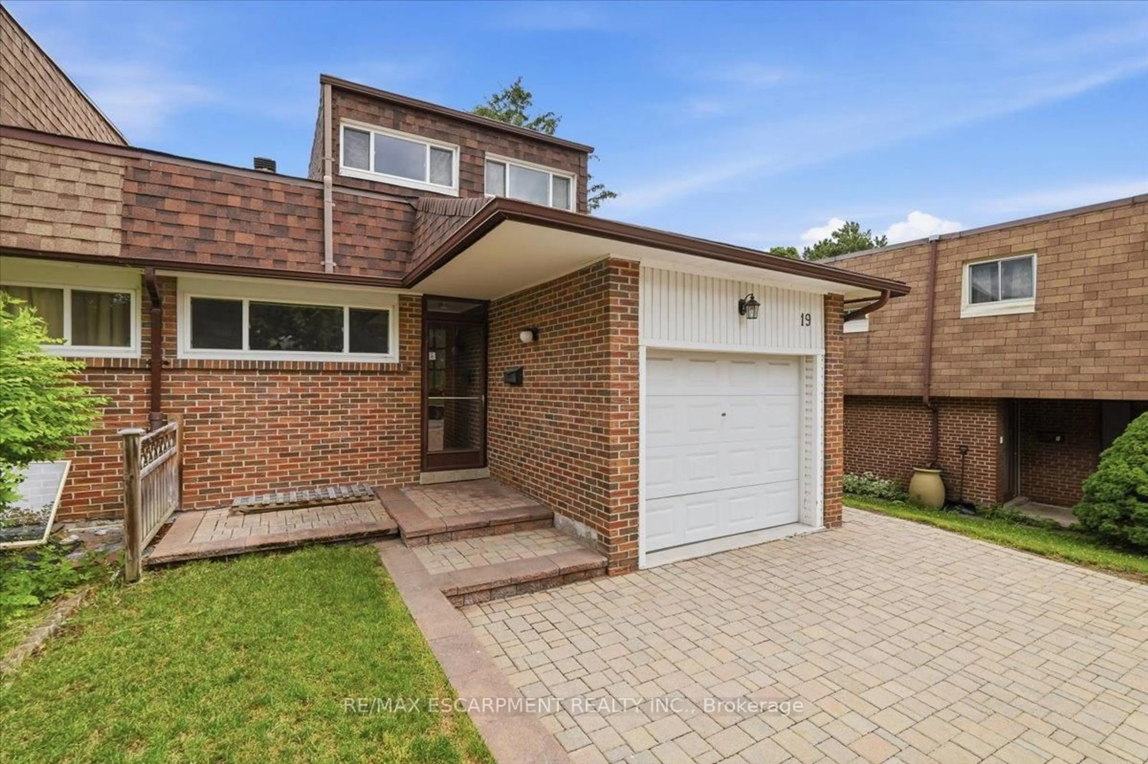 Home with brick exterior material, street for 19 Picola Crt, Toronto Ontario M2H 2N2