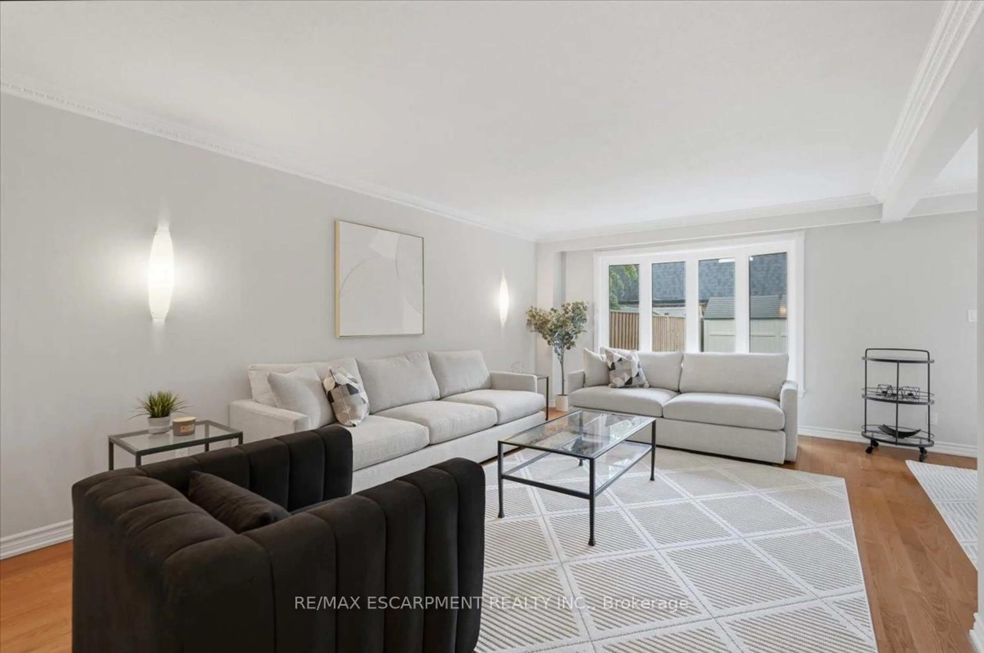 Living room with furniture, unknown for 19 Picola Crt, Toronto Ontario M2H 2N2