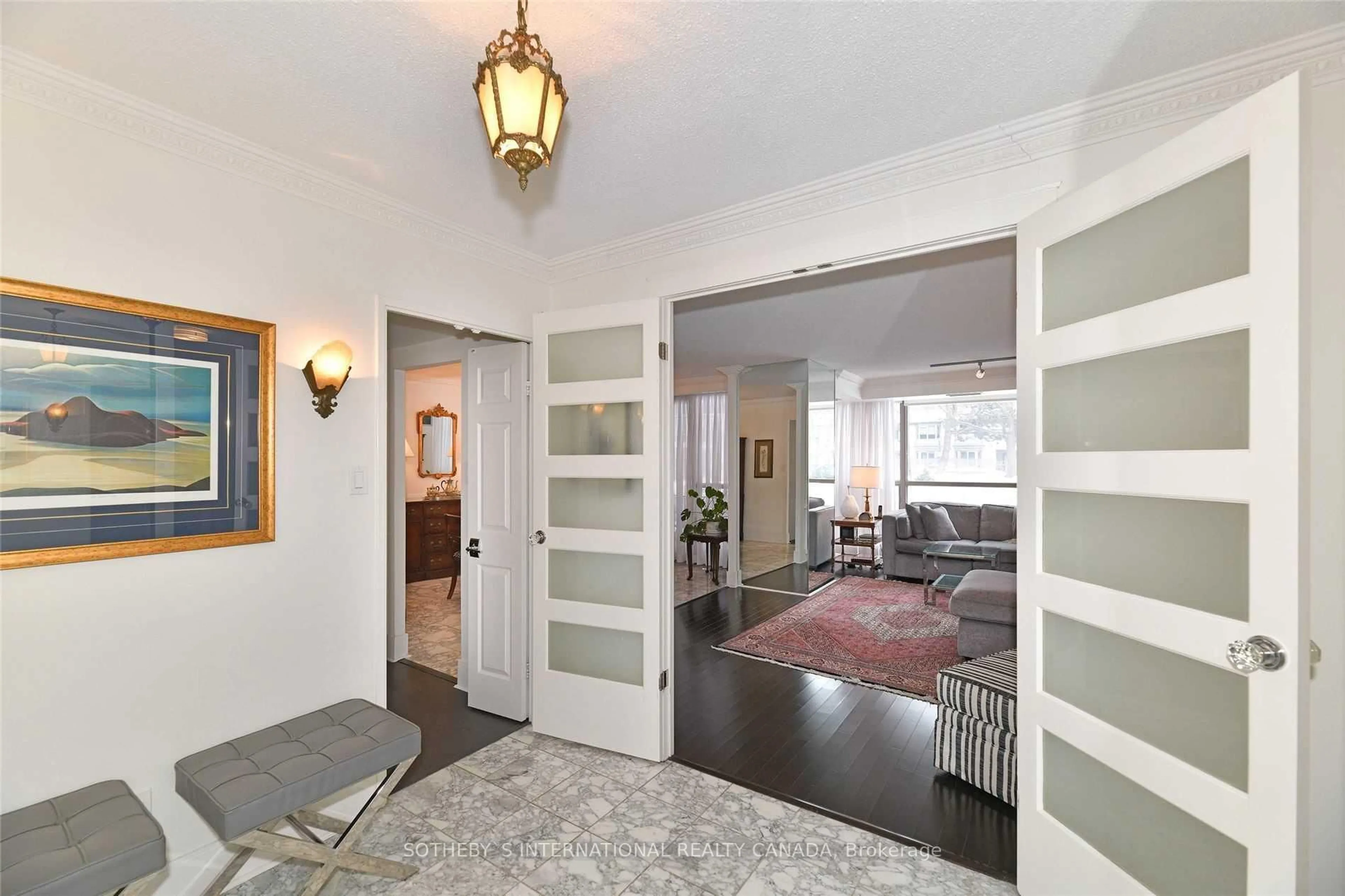 Indoor entryway for 18 Lower Village Gate #111, Toronto Ontario M5P 3M1