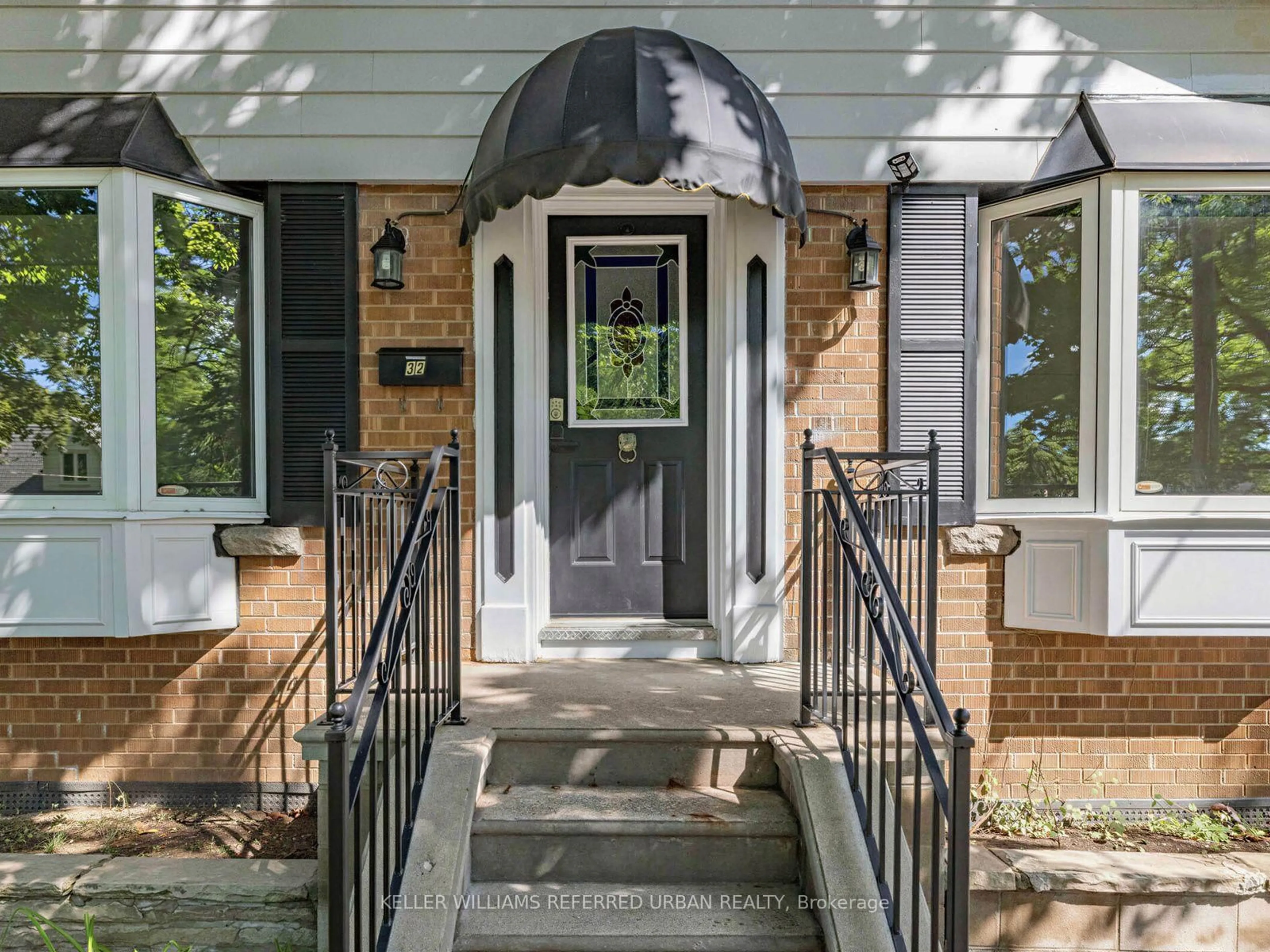 Indoor entryway for 32 Granlea Rd, Toronto Ontario M2N 2Z5