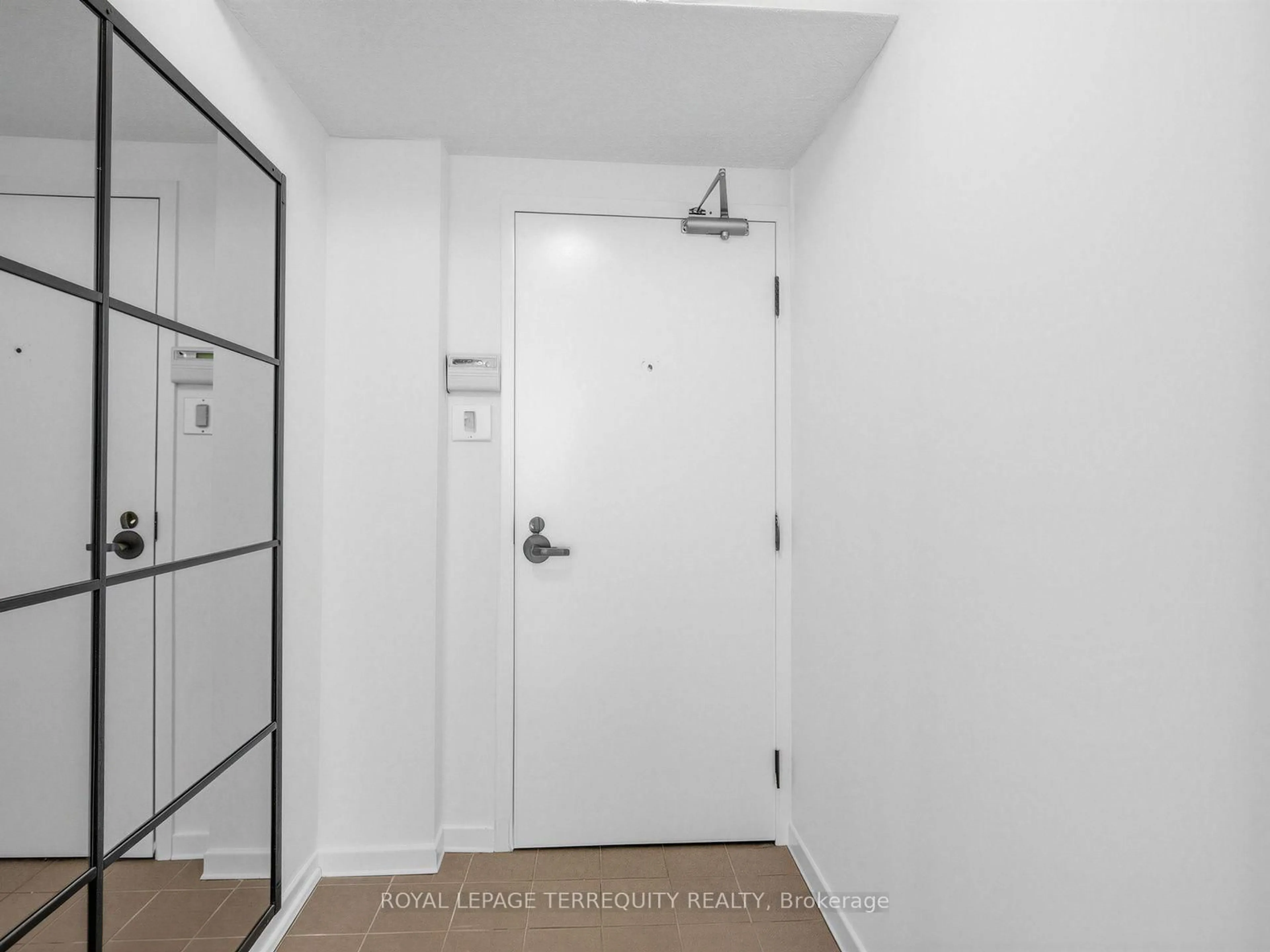 Indoor entryway for 25 Maitland St #210, Toronto Ontario M4Y 2W1