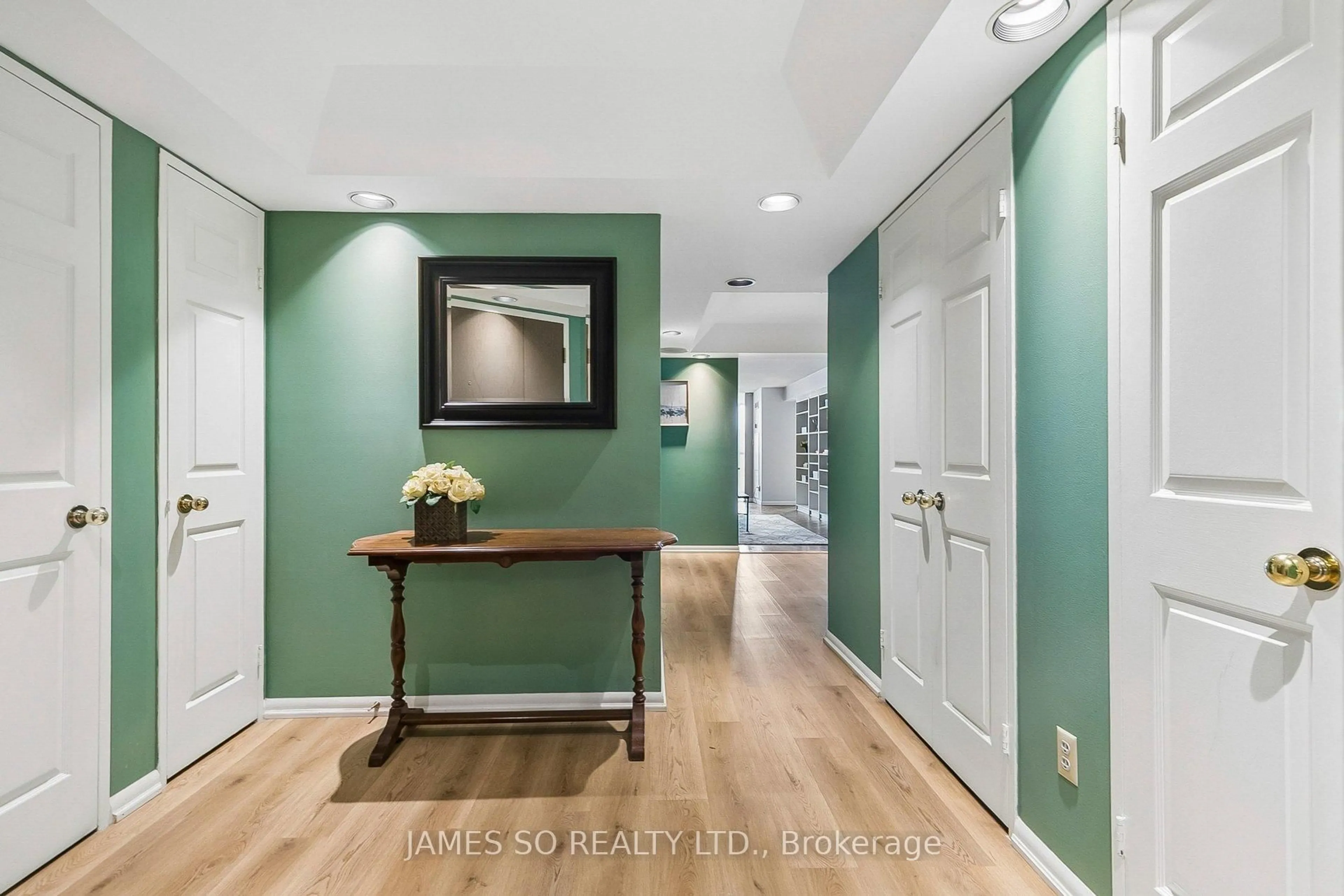 Indoor entryway for 278 Bloor St #2206, Toronto Ontario M4W 3M4