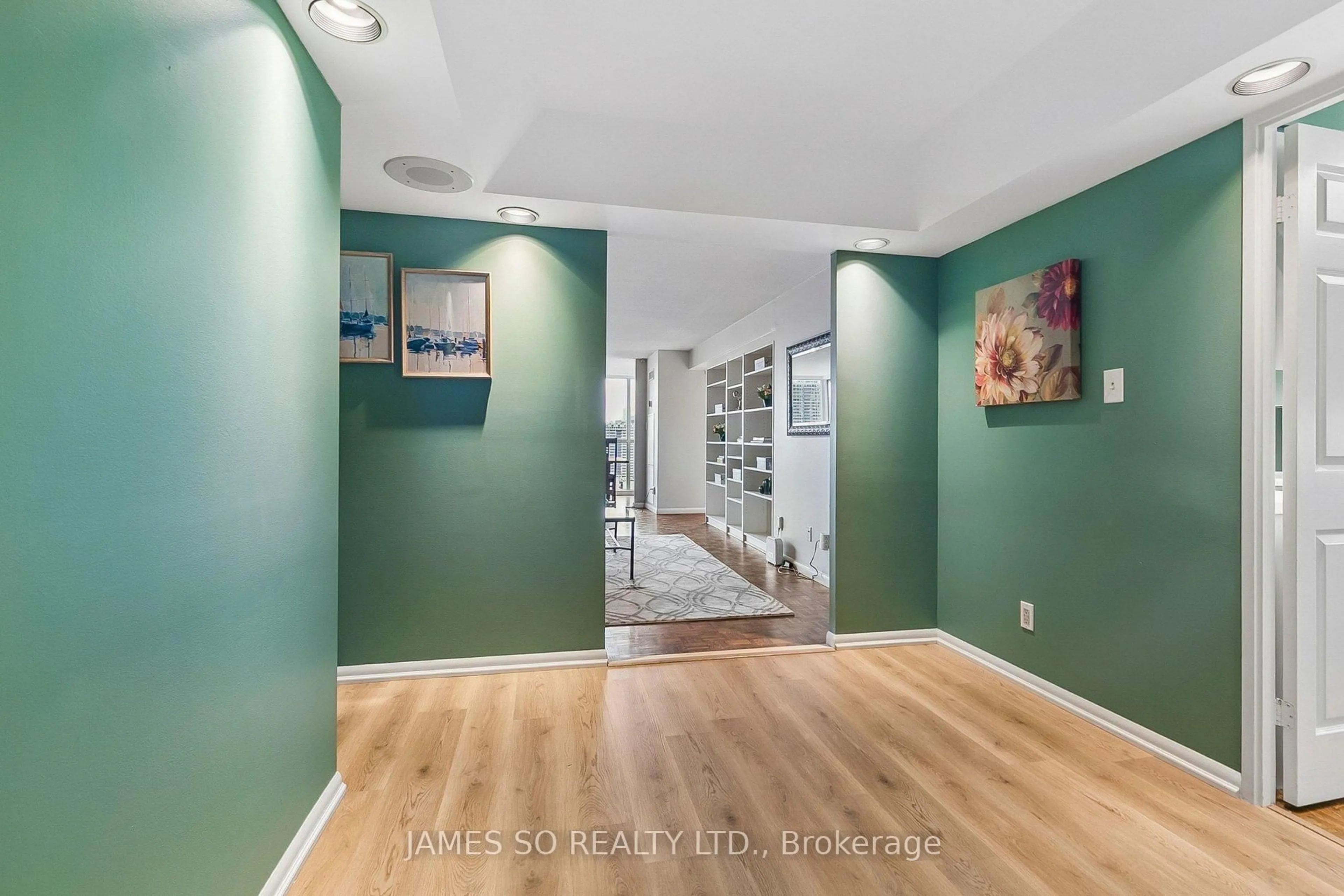 Indoor entryway for 278 Bloor St #2206, Toronto Ontario M4W 3M4