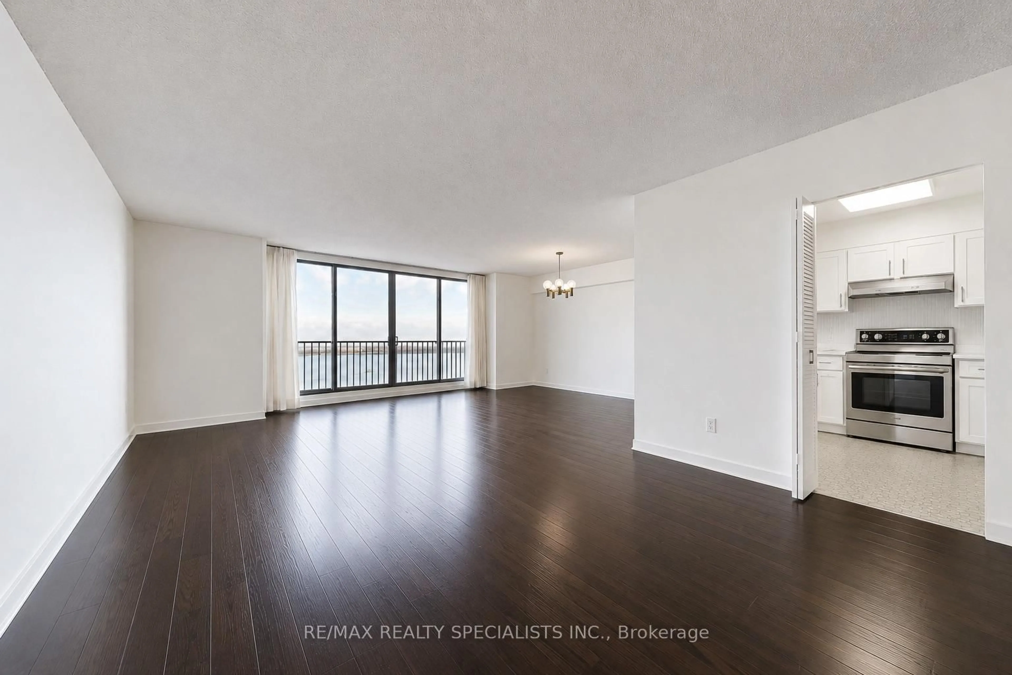 A pic of a room for 33 Harbour Sq #1207, Toronto Ontario M5J 2G2