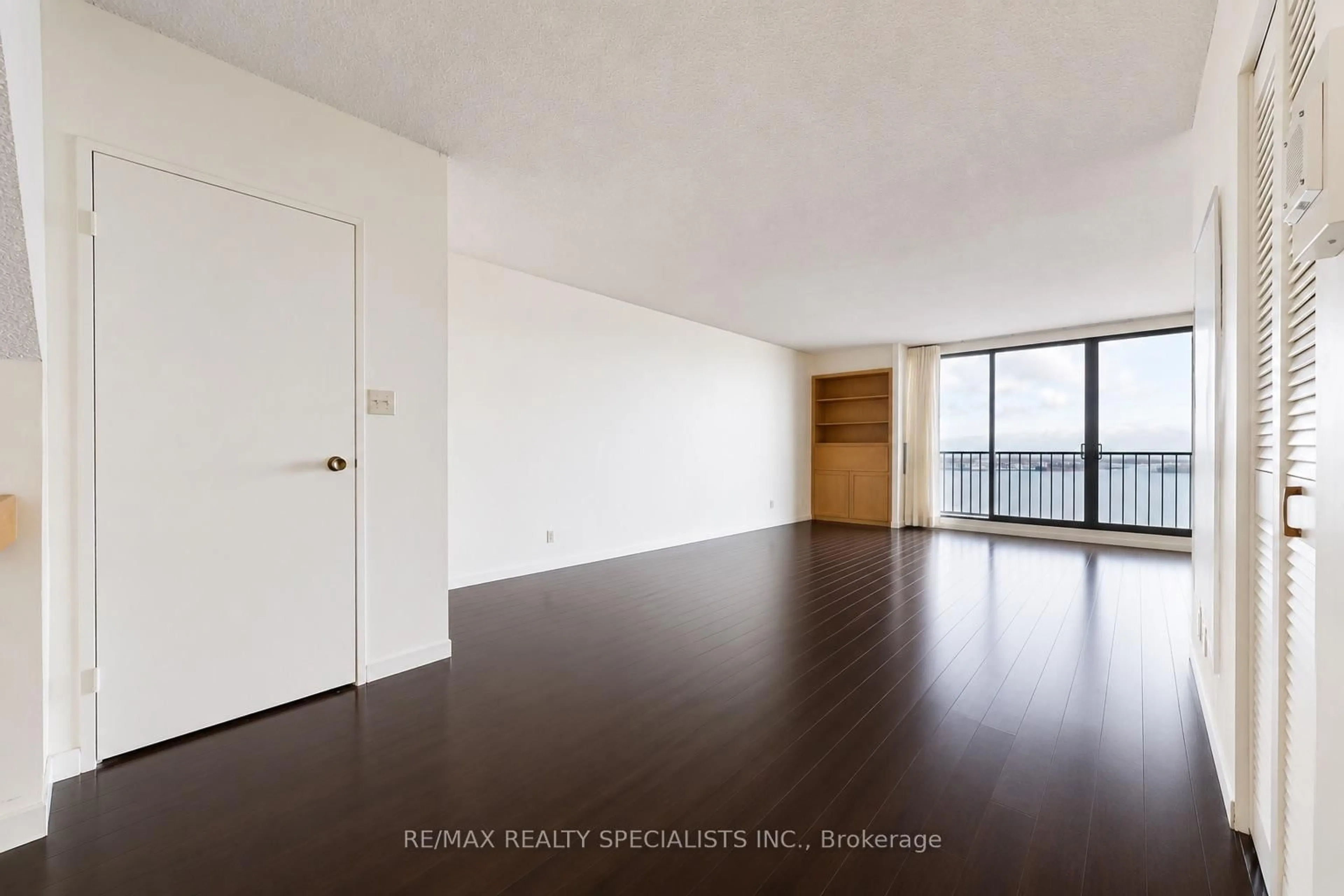 Unknown for 33 Harbour Sq #1207, Toronto Ontario M5J 2G2