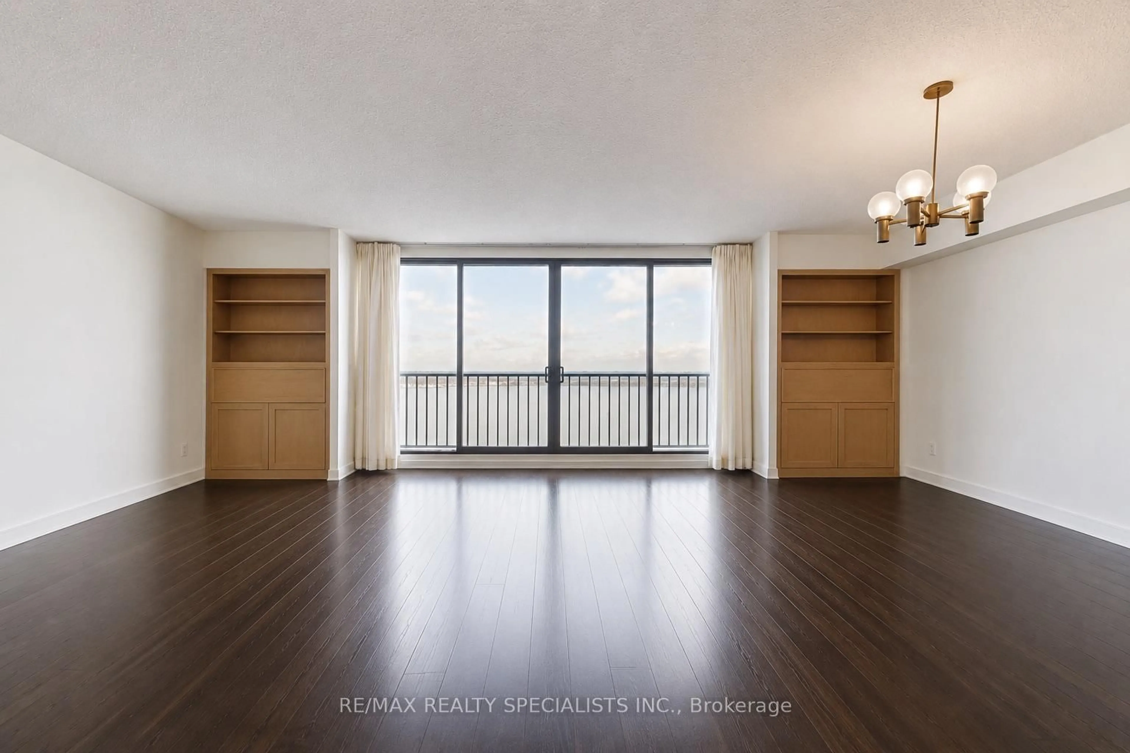A pic of a room for 33 Harbour Sq #1207, Toronto Ontario M5J 2G2