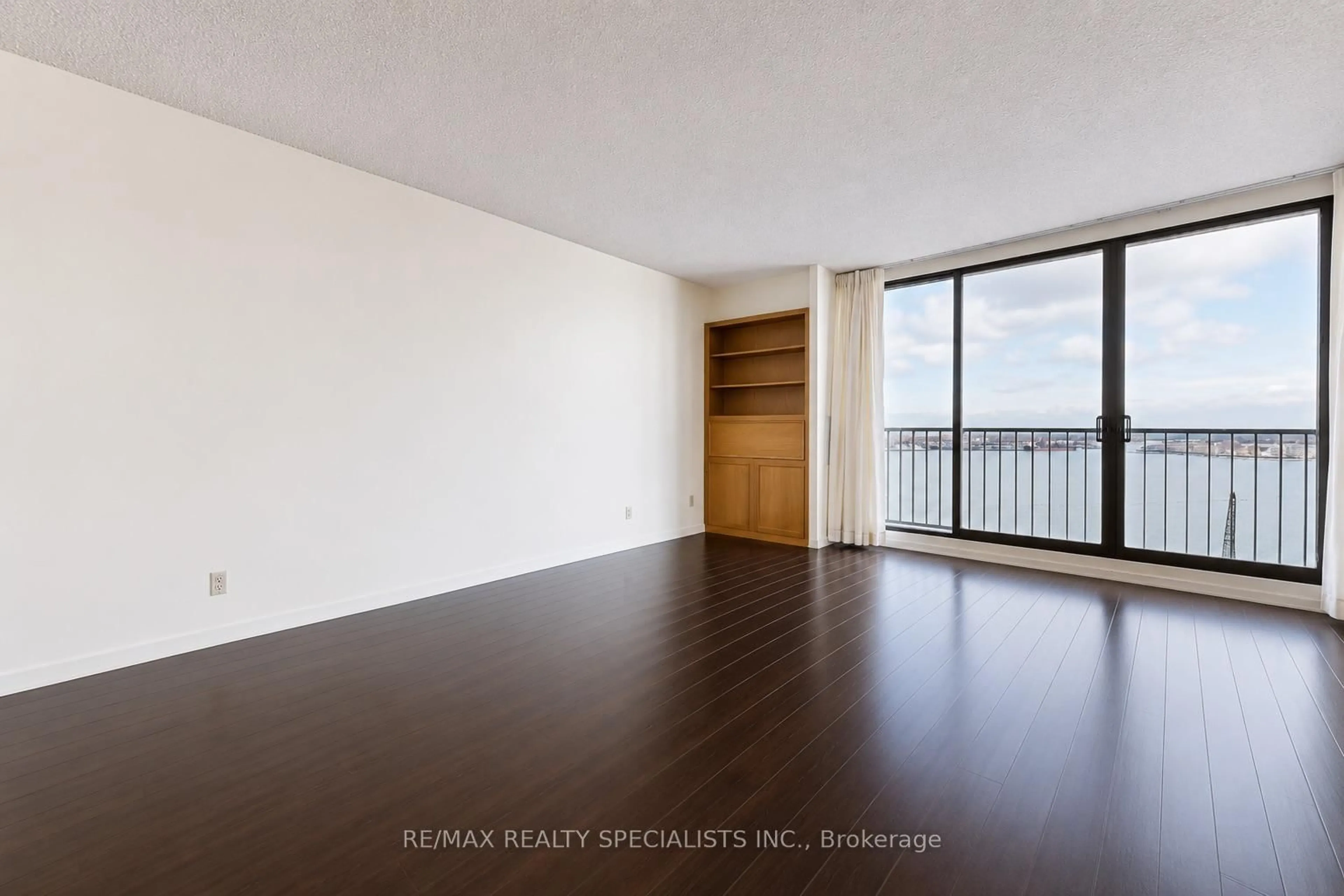 A pic of a room for 33 Harbour Sq #1207, Toronto Ontario M5J 2G2