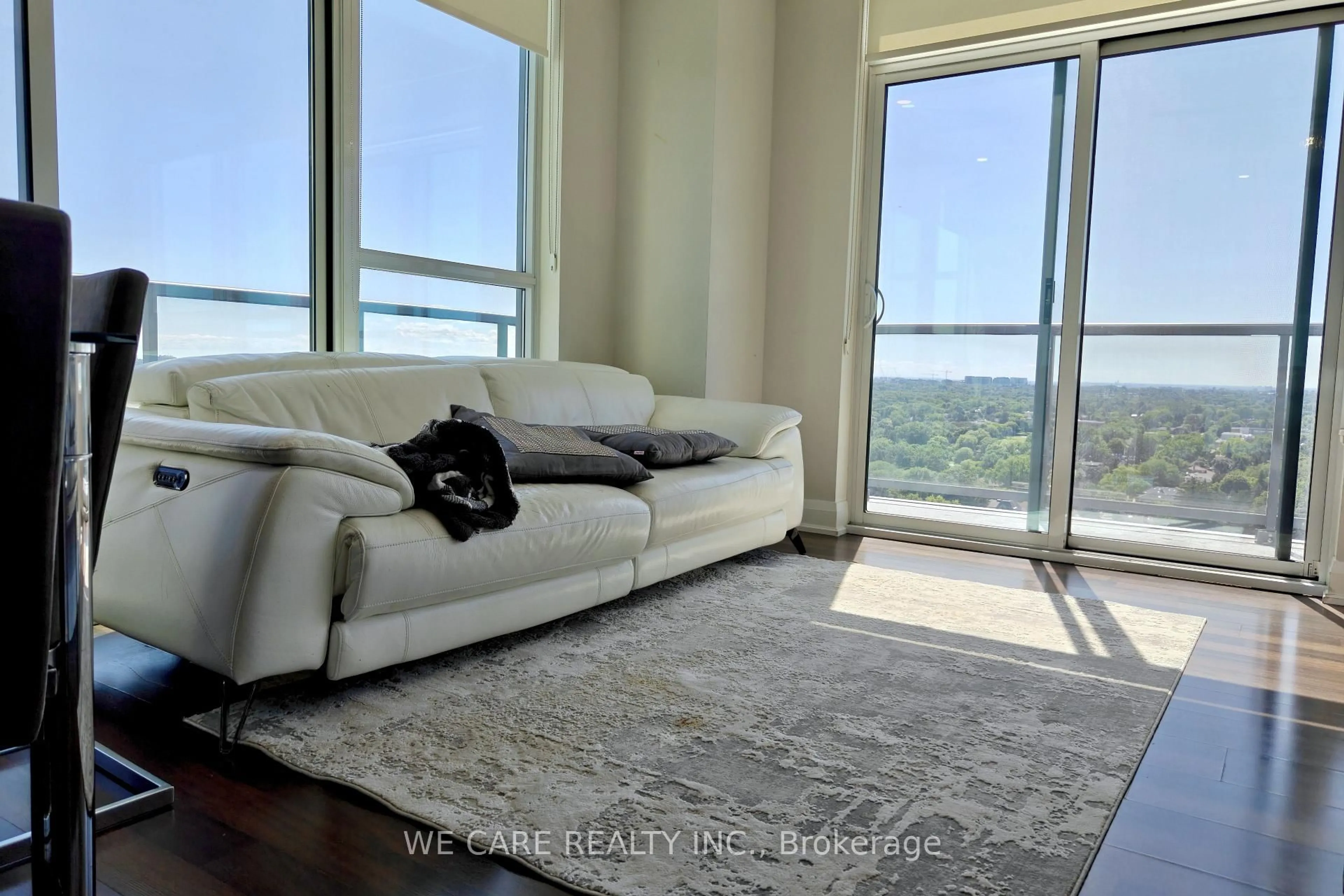 Living room with furniture, unknown for 68 Canterbury Pl #PH05, Toronto Ontario M2N 0H8