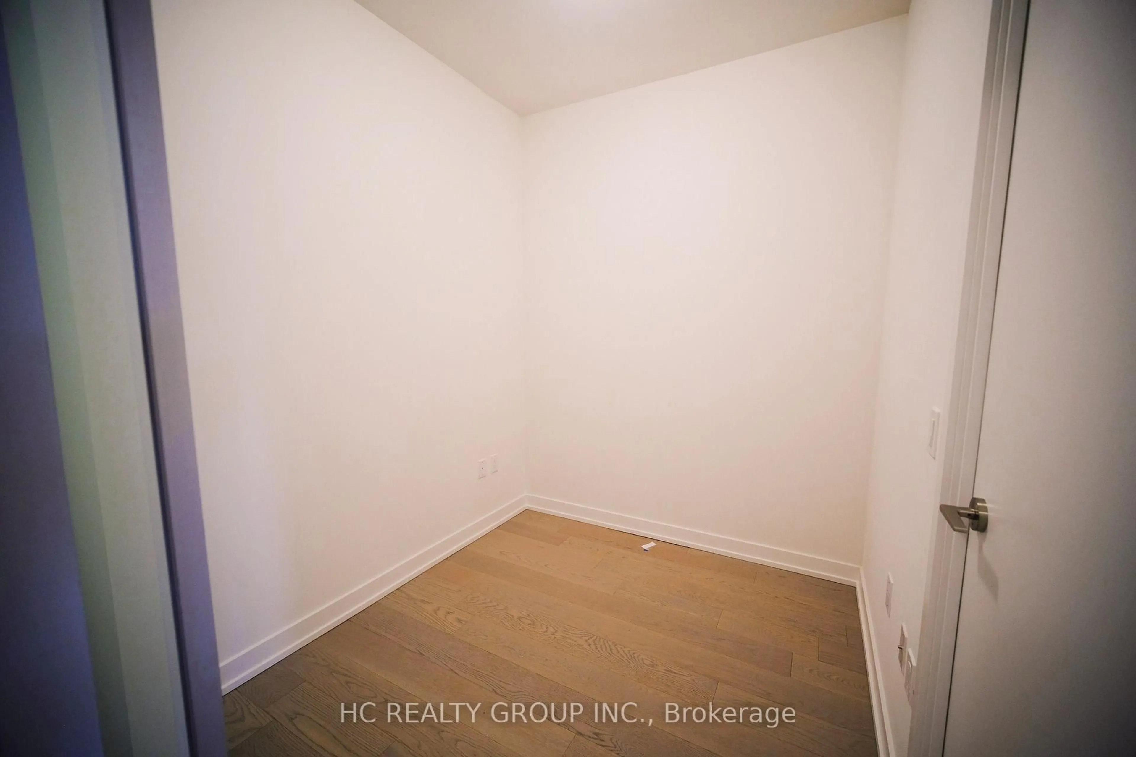 A pic of a room for 1 Yorkville Ave 4512 Ave, Toronto Ontario M4W 0B1