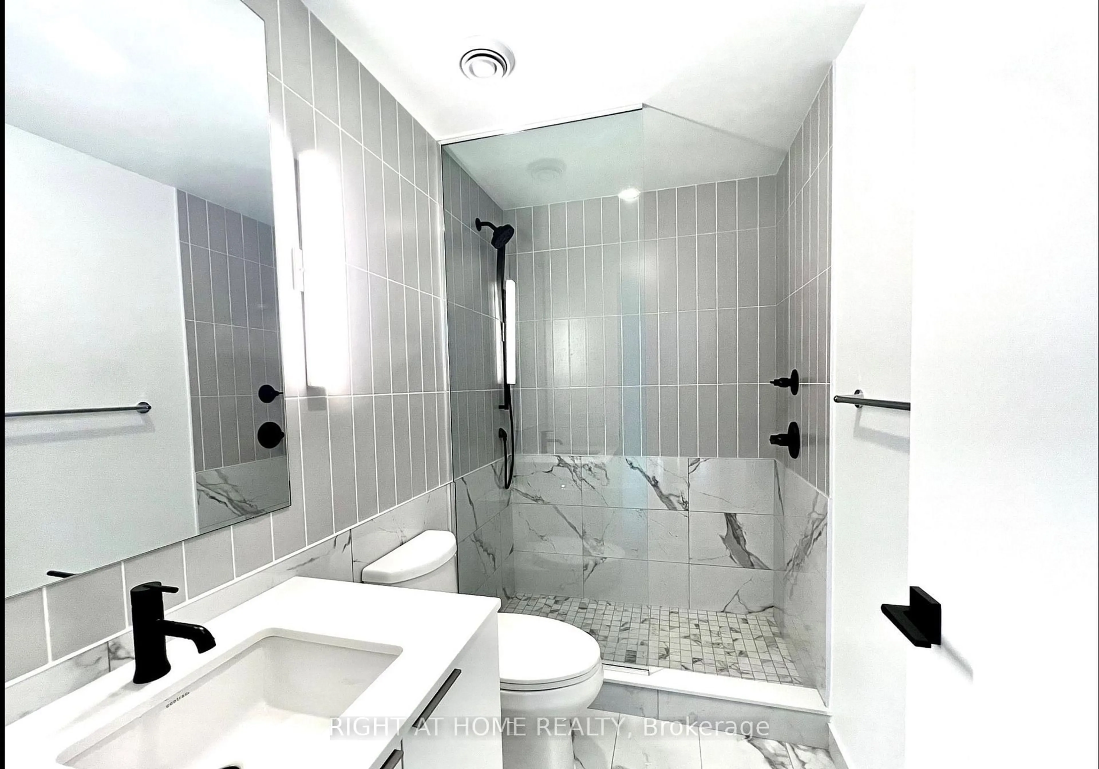 Contemporary bathroom, ceramic/tile floor for 327 King St #2301, Toronto Ontario M5V 1J5