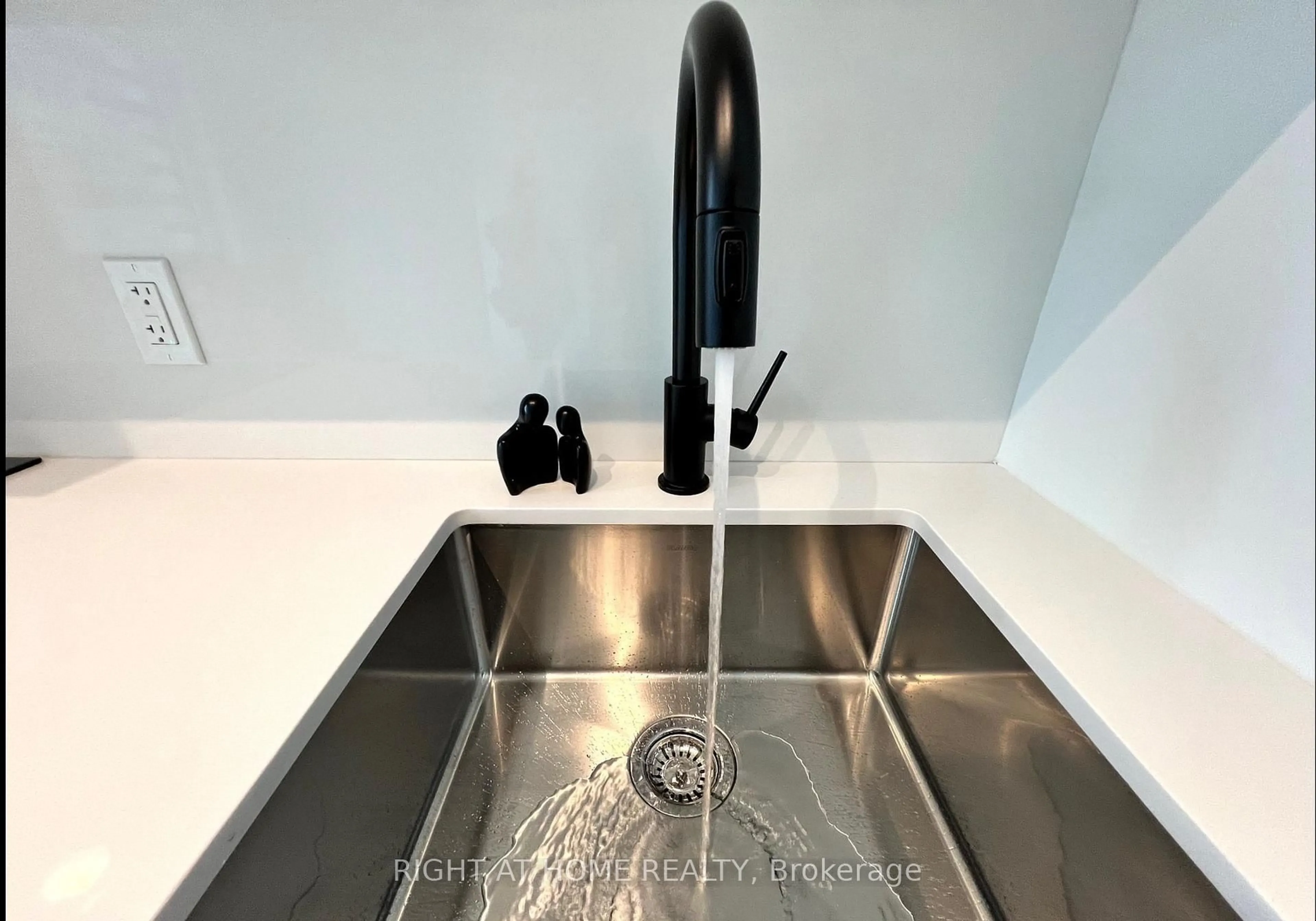Unknown for 327 King St #2301, Toronto Ontario M5V 1J5