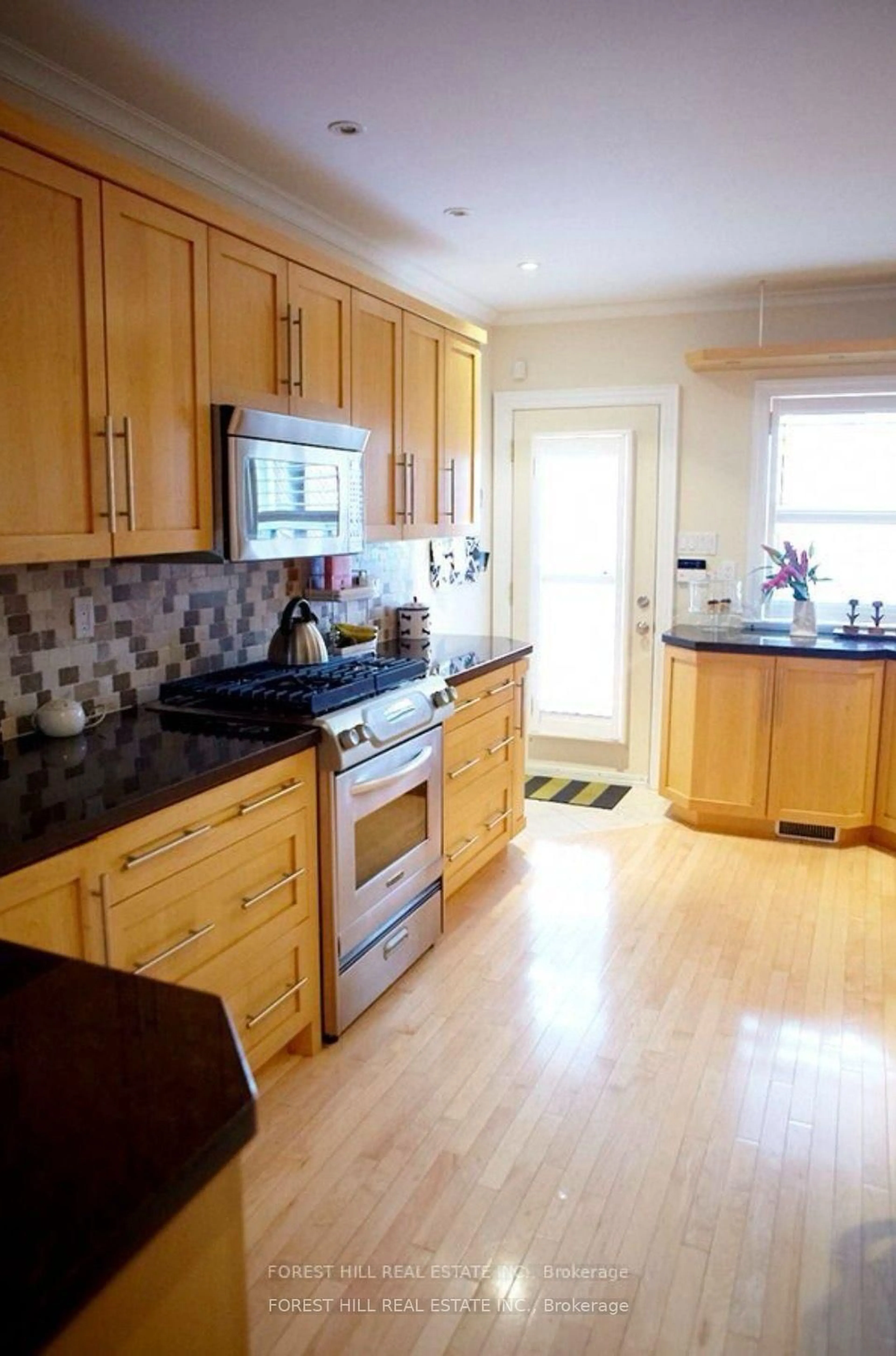 Standard kitchen, unknown for 123 Helendale Ave, Toronto Ontario M4R 1C6