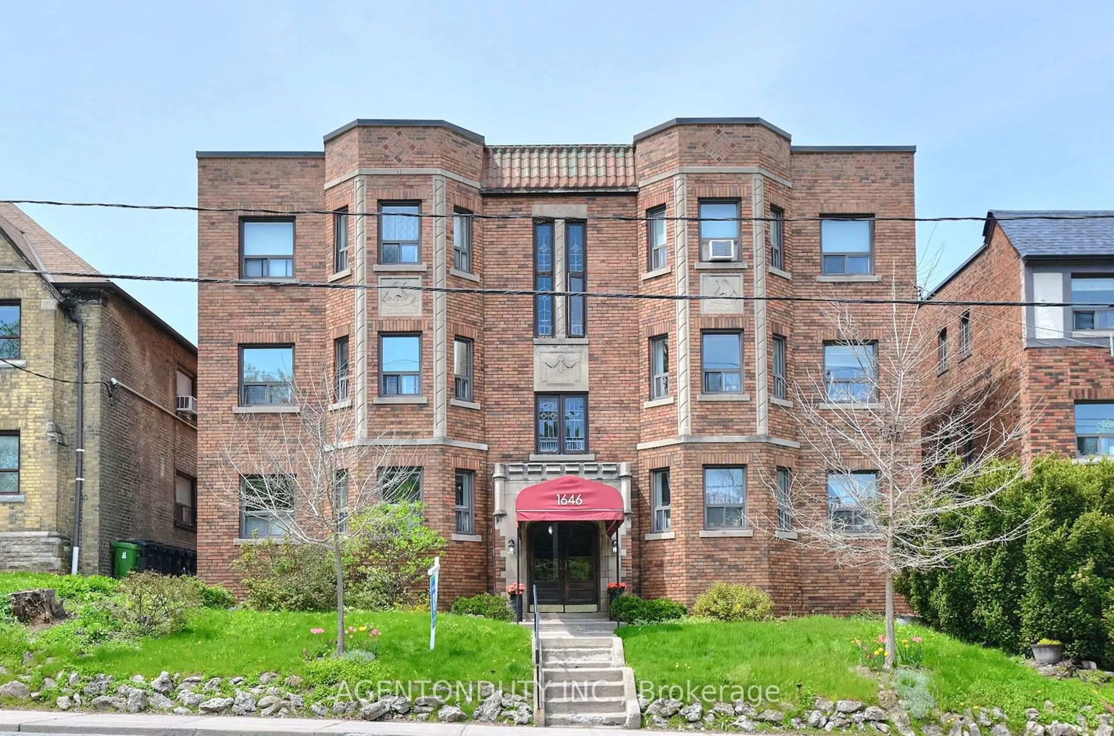 Home with brick exterior material, building for 1646 Bathurst St #17, Toronto Ontario M5P 3J7