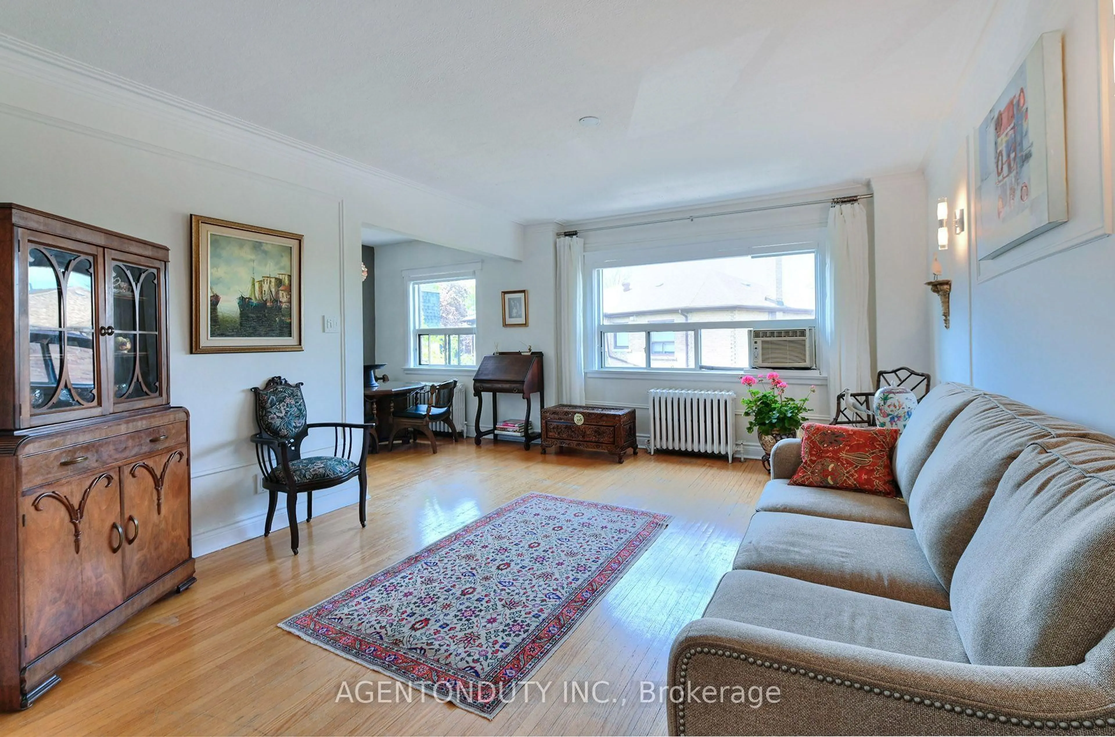 Living room with furniture, unknown for 1646 Bathurst St #17, Toronto Ontario M5P 3J7