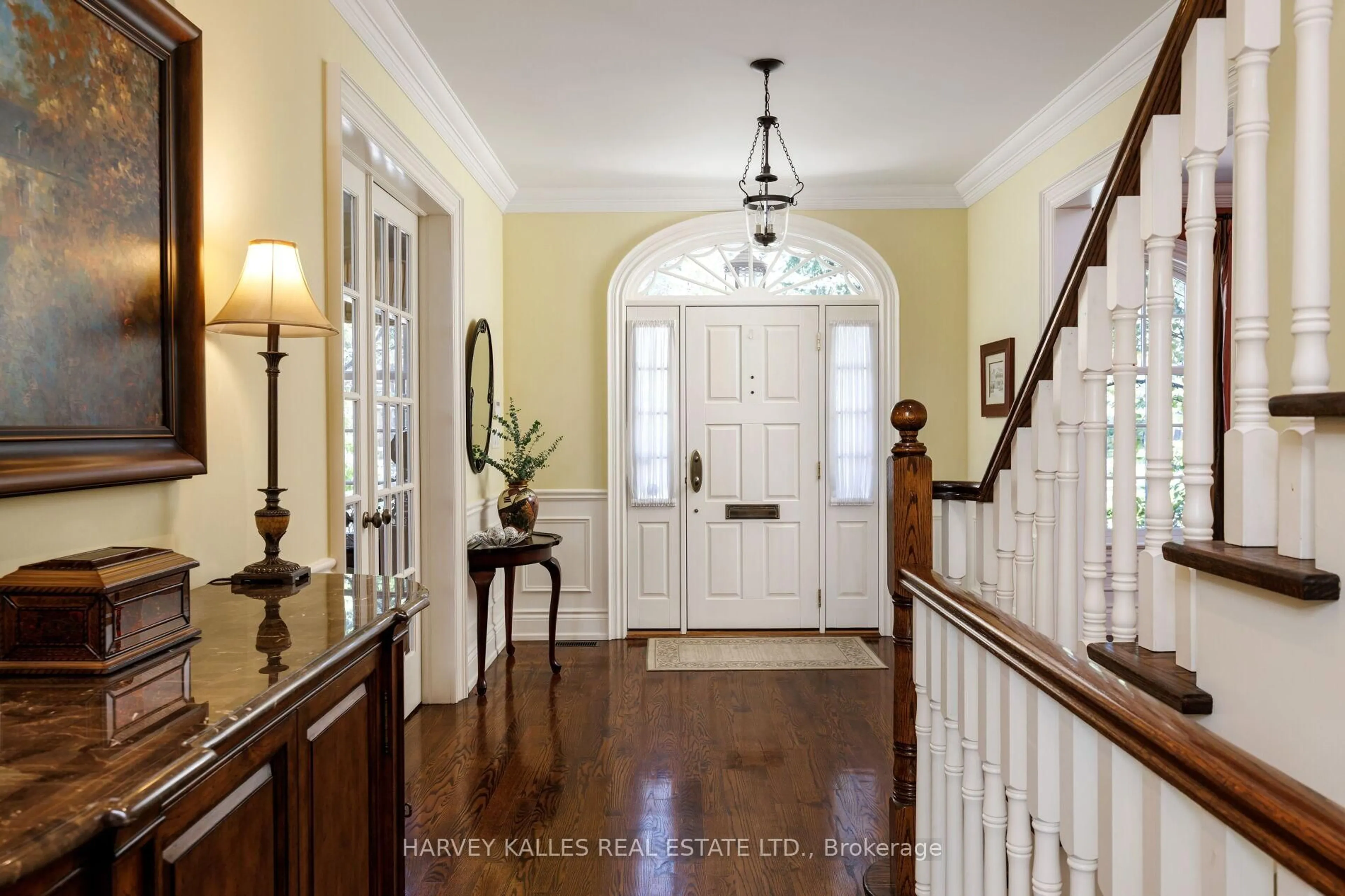 Indoor entryway for 17 Sagewood Dr, Toronto Ontario M3B 1T5