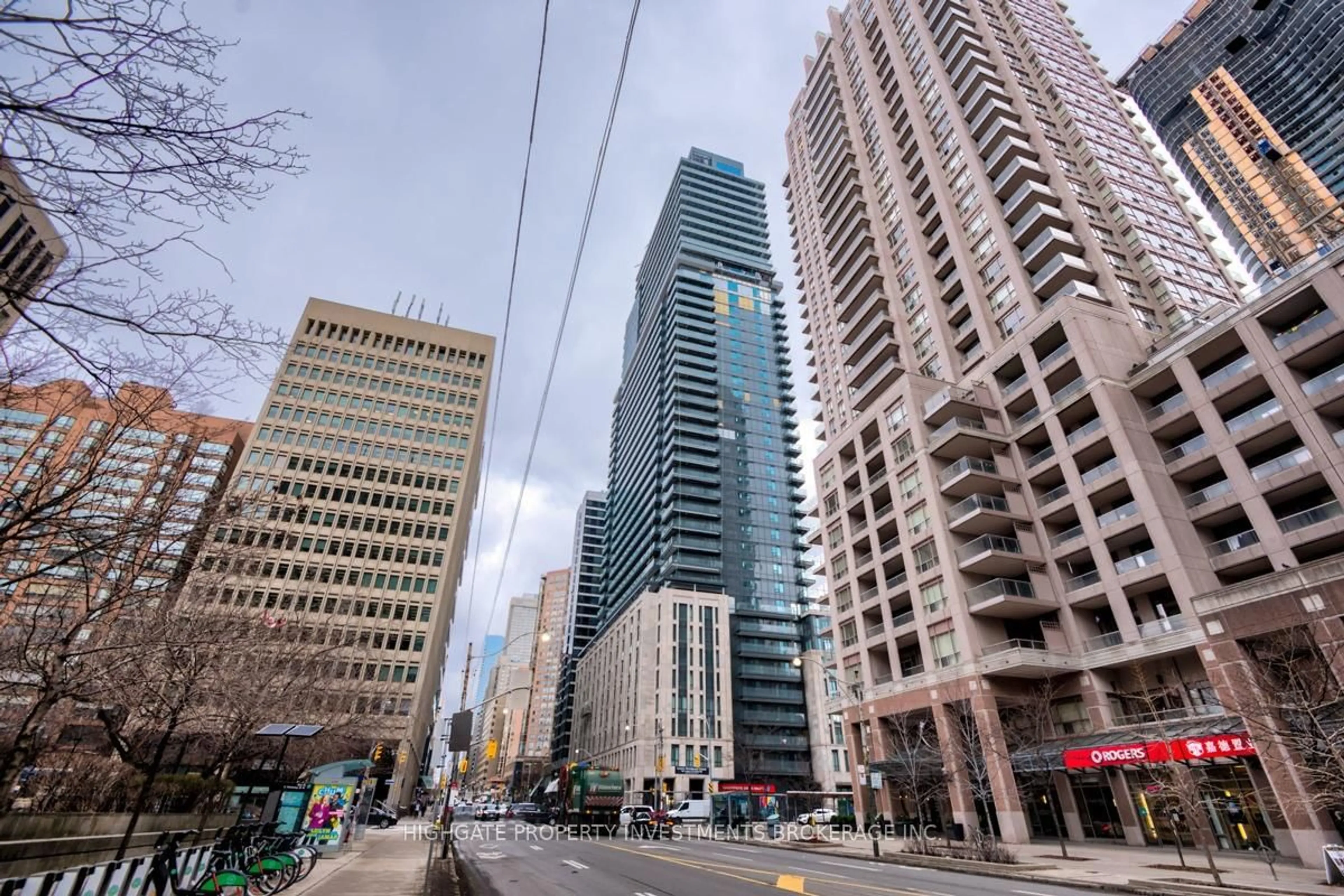 Blurry image for 955 Bay St #2711, Toronto Ontario M5S 0C6