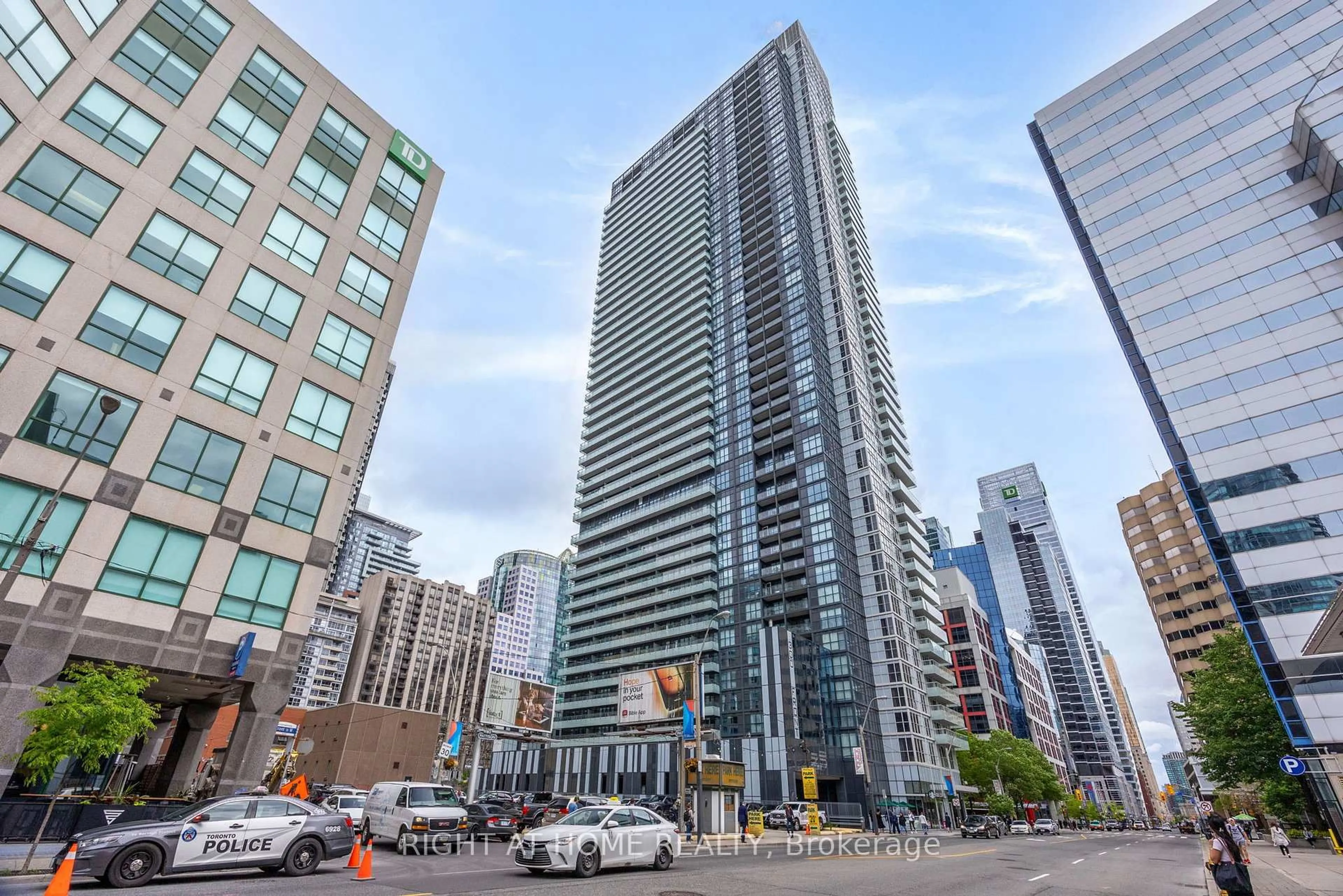 Unknown for 300 front St #3903, Toronto Ontario M5V 0E9