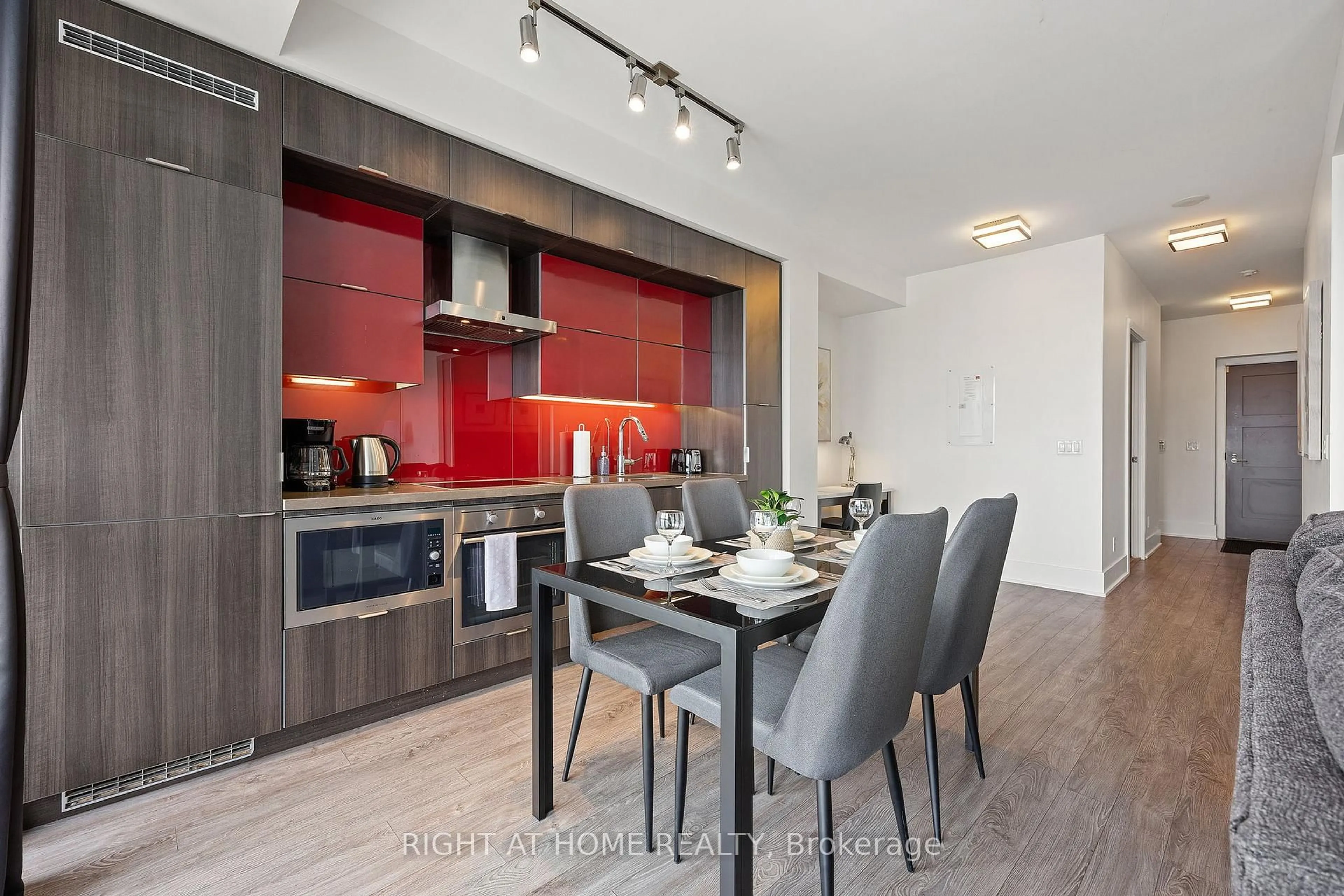 Open concept kitchen, unknown for 300 front St #3903, Toronto Ontario M5V 0E9