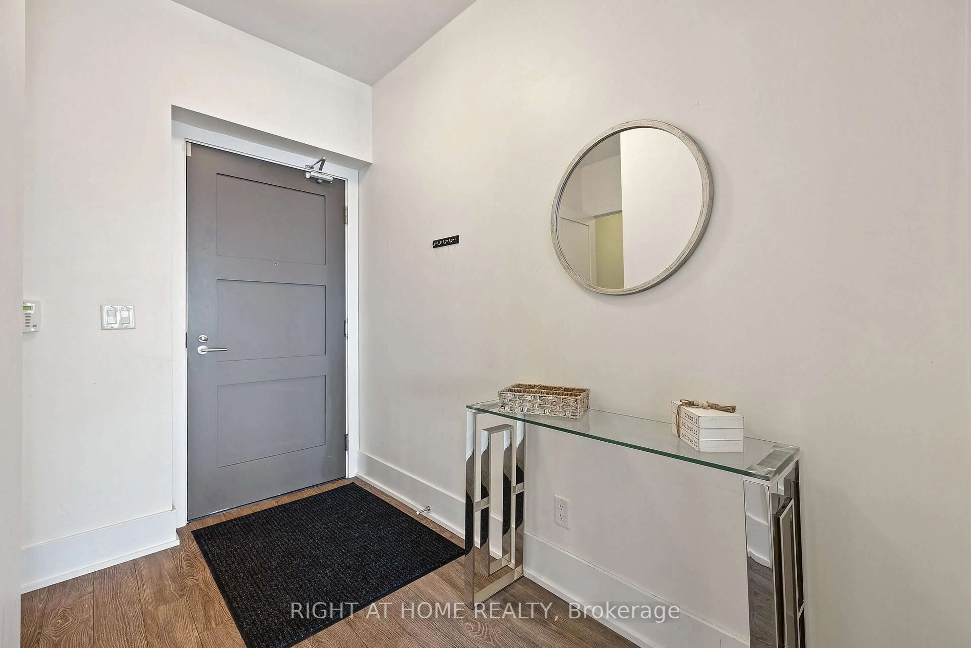 Indoor entryway for 300 front St #3903, Toronto Ontario M5V 0E9