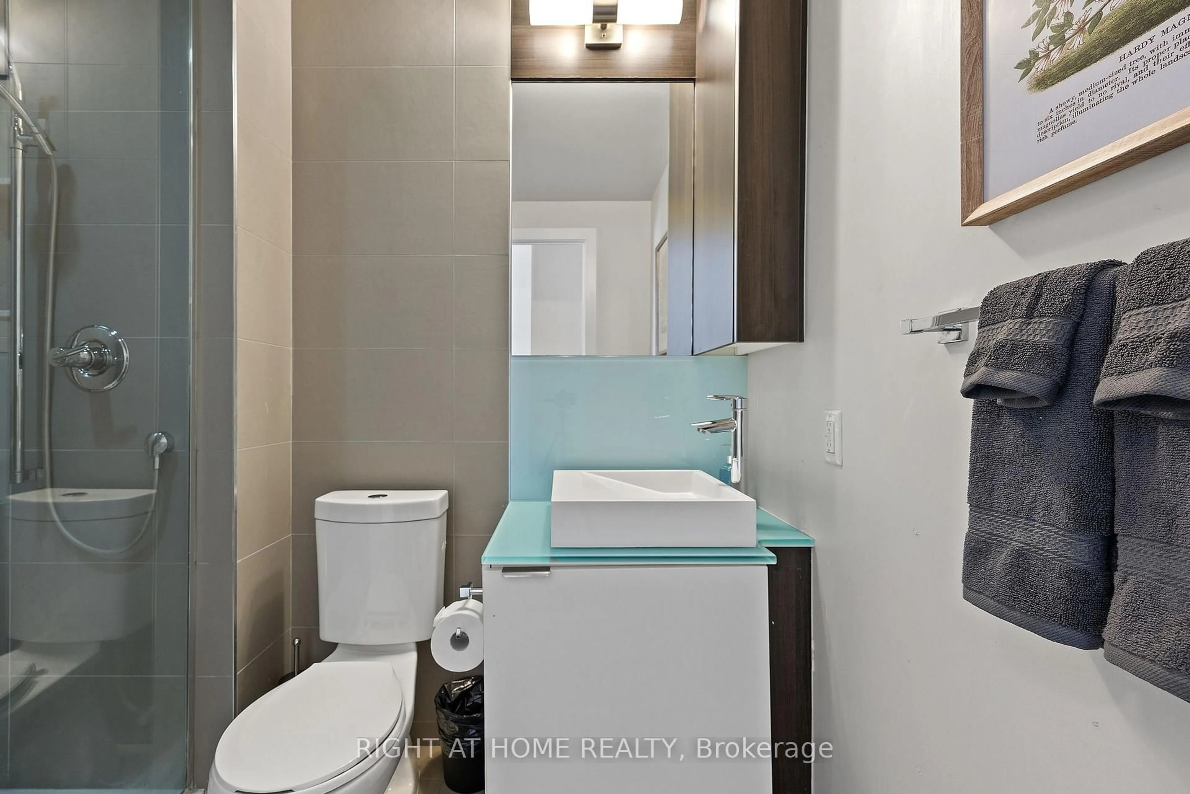 Standard bathroom, ceramic/tile floor for 300 front St #3903, Toronto Ontario M5V 0E9