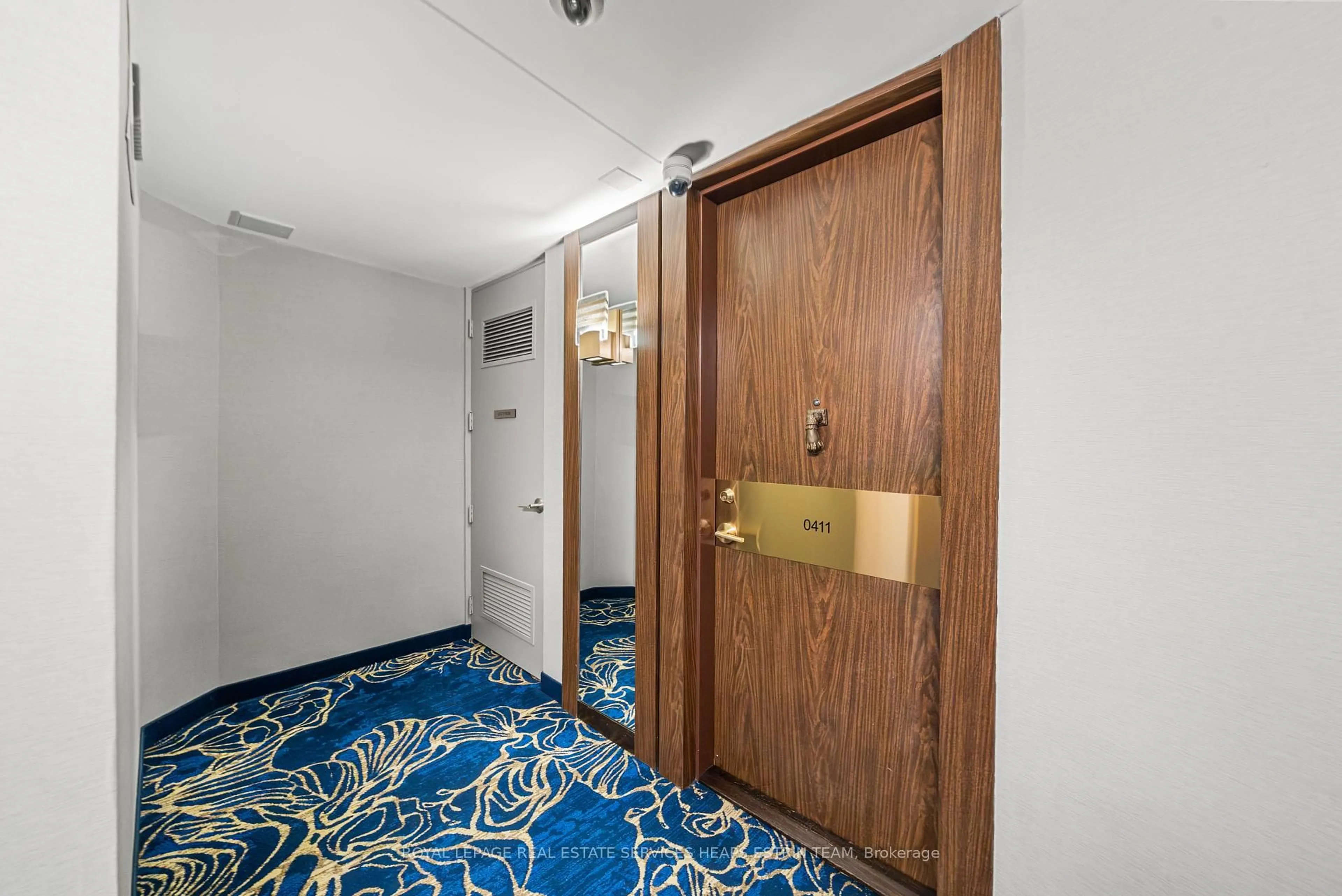 Indoor foyer for 33 Harbour Sq ##411, Toronto Ontario M5J 2G2
