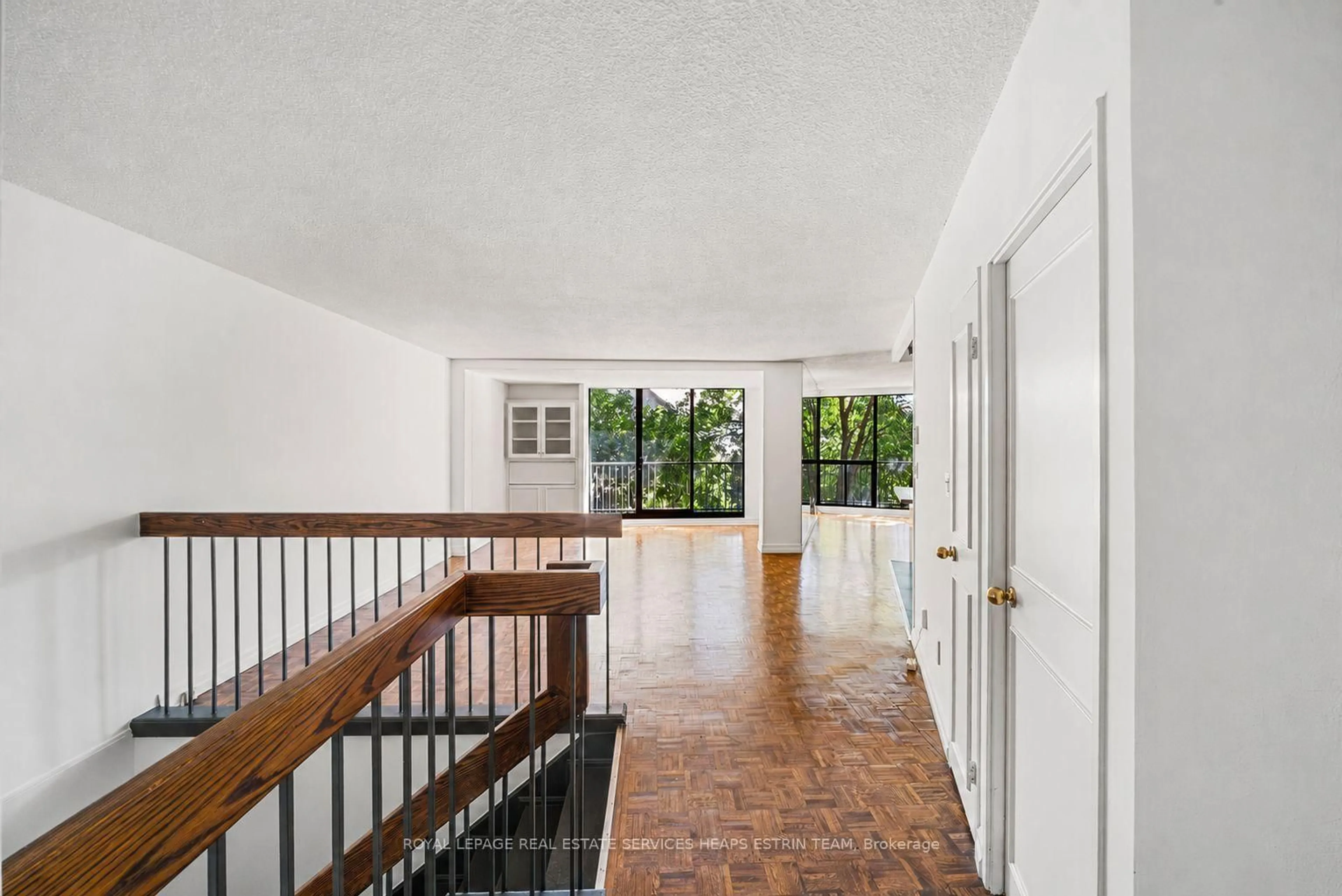 Indoor foyer for 33 Harbour Sq ##411, Toronto Ontario M5J 2G2