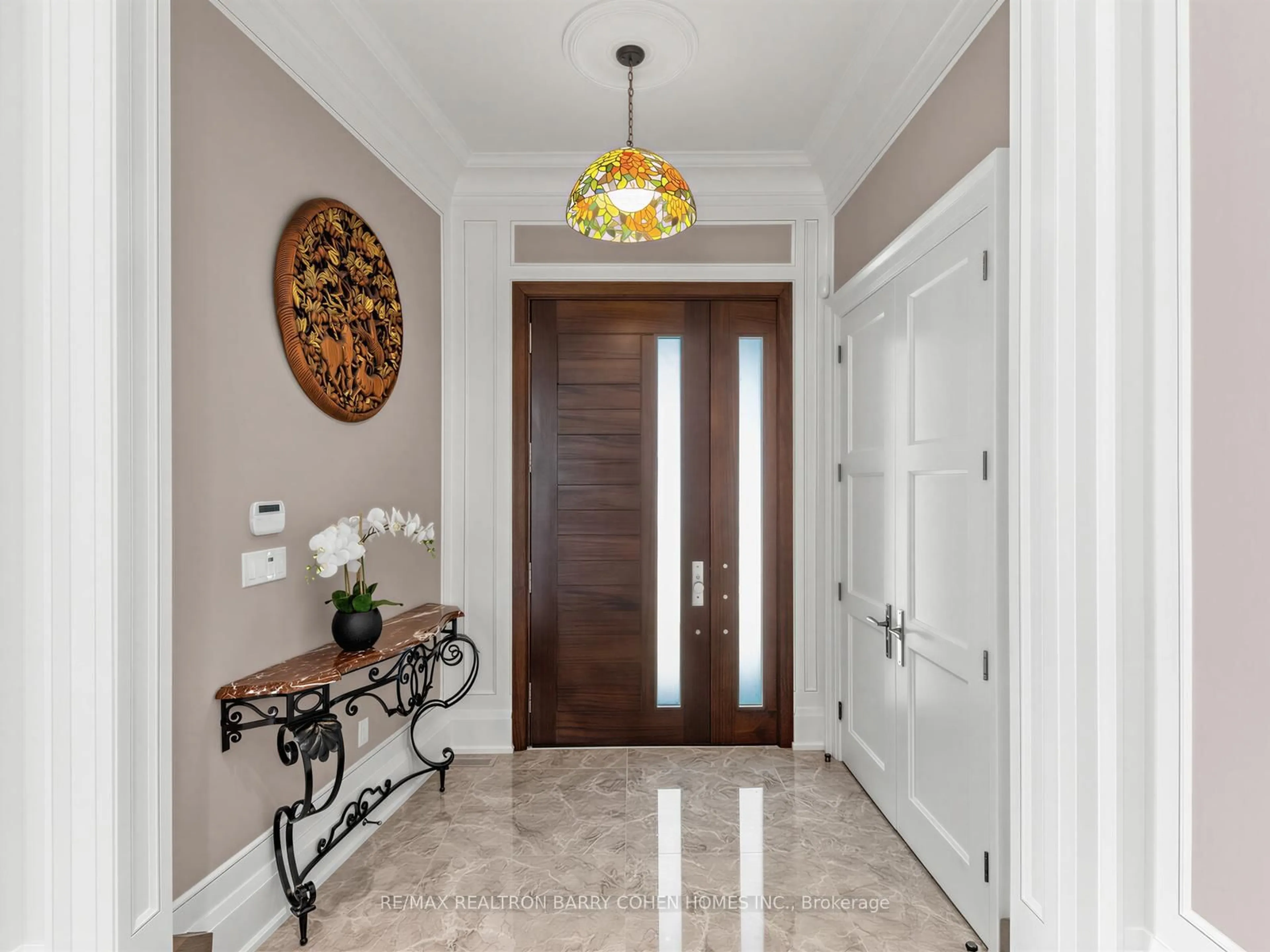 Indoor entryway for 37 Chatfield Dr, Toronto Ontario M3B 1K6