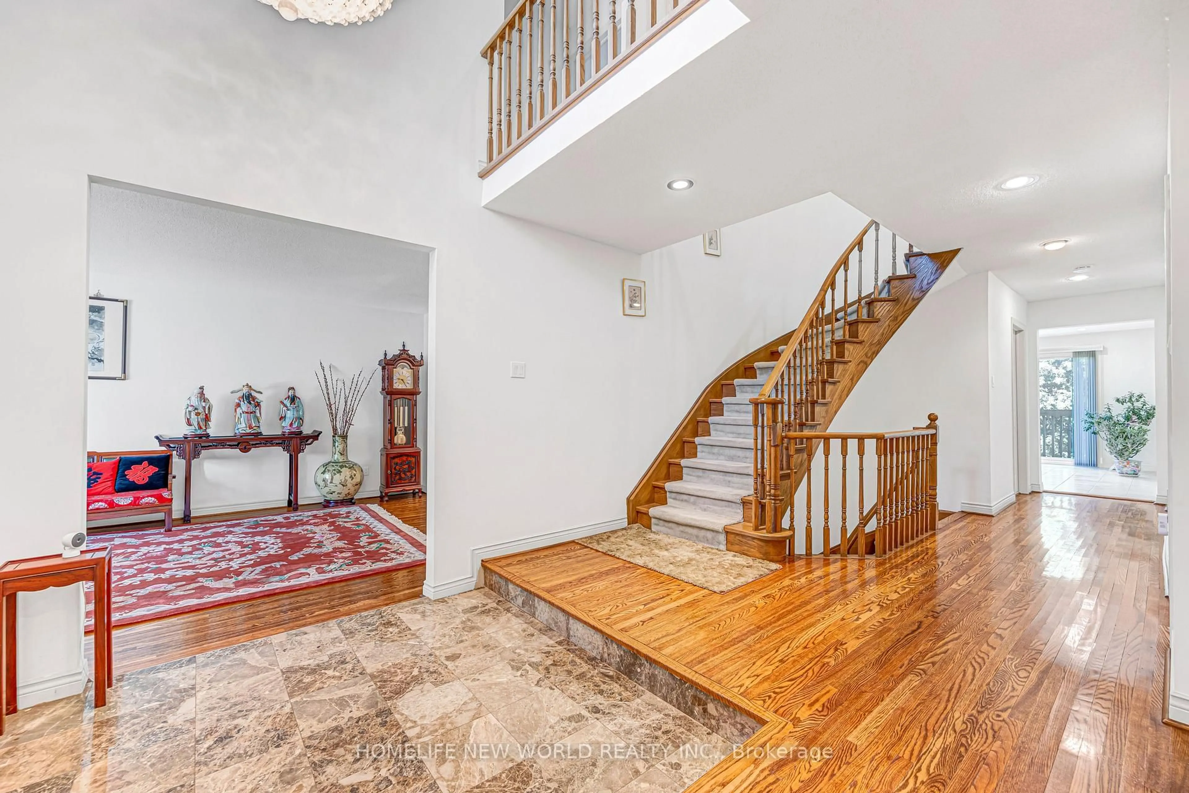 Indoor foyer for 4 Tarbert Rd, Toronto Ontario M2M 2Y2