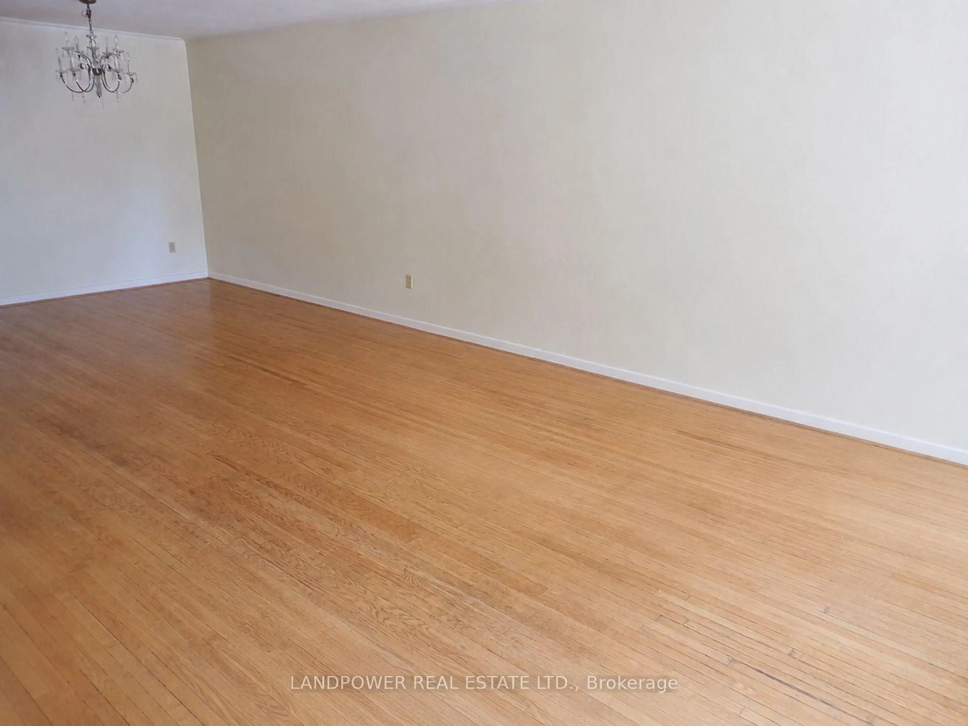 A pic of a room for 129 Mintwood Dr, Toronto Ontario M2M 3A6