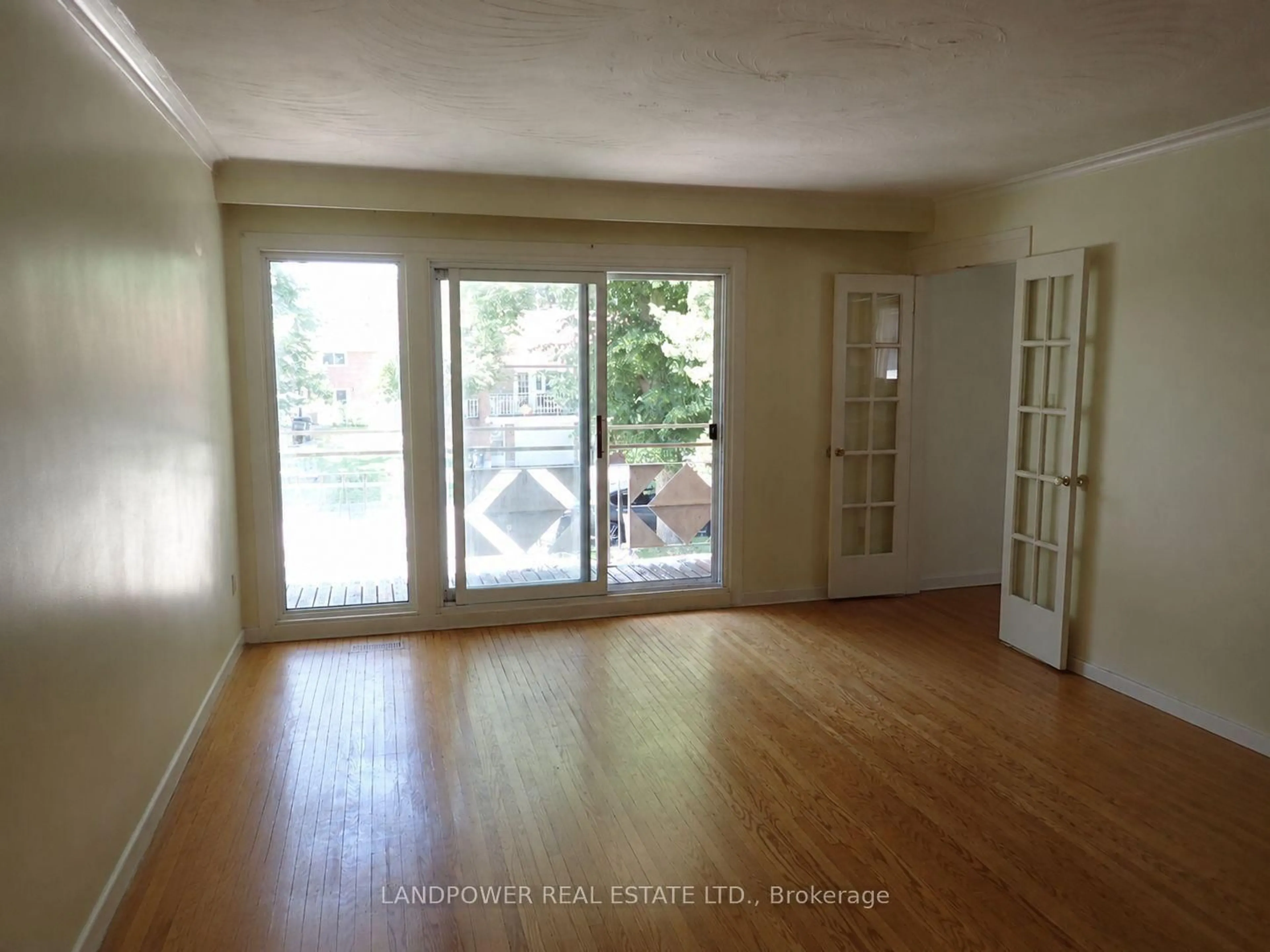 A pic of a room for 129 Mintwood Dr, Toronto Ontario M2M 3A6