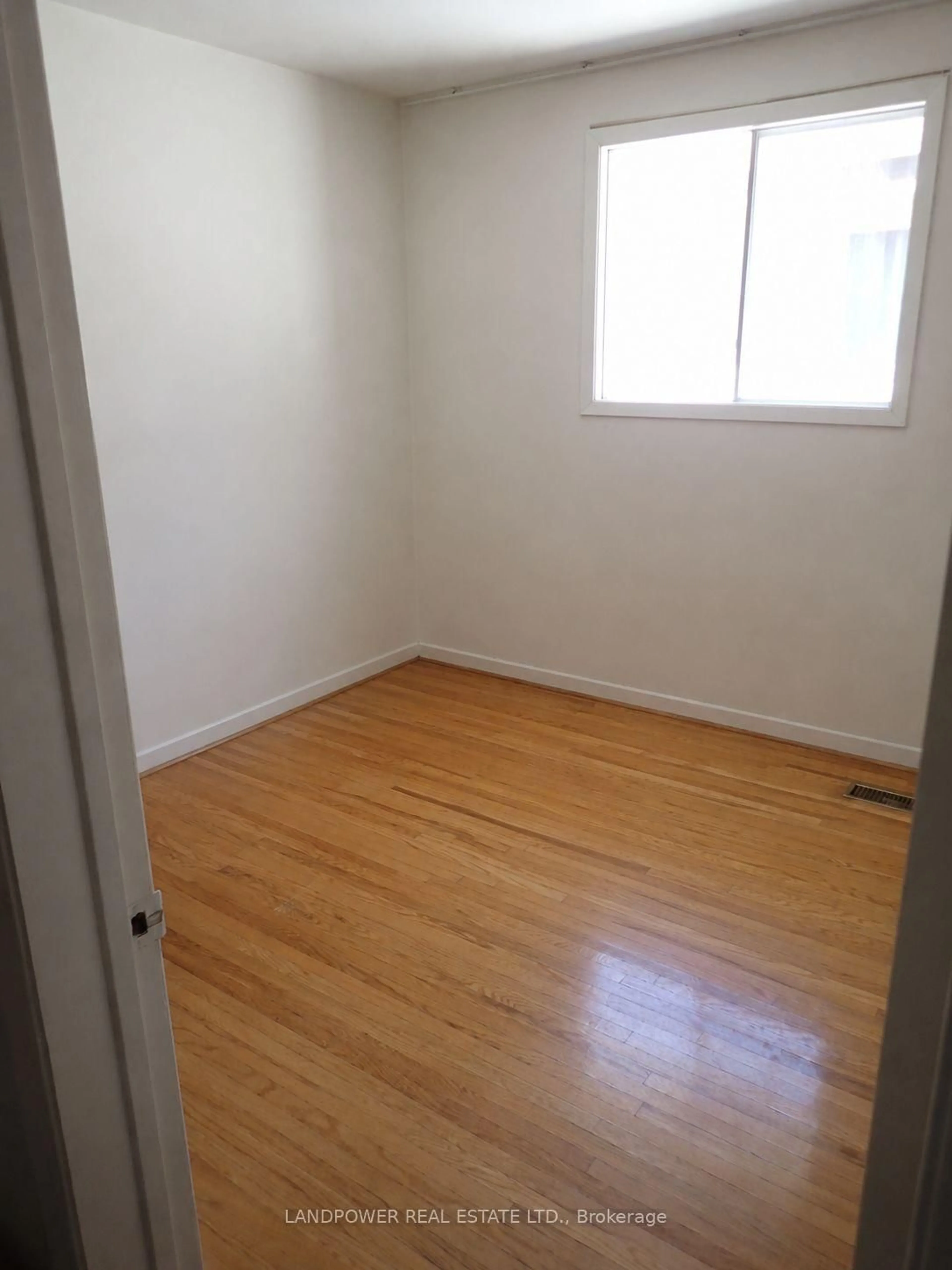 A pic of a room for 129 Mintwood Dr, Toronto Ontario M2M 3A6