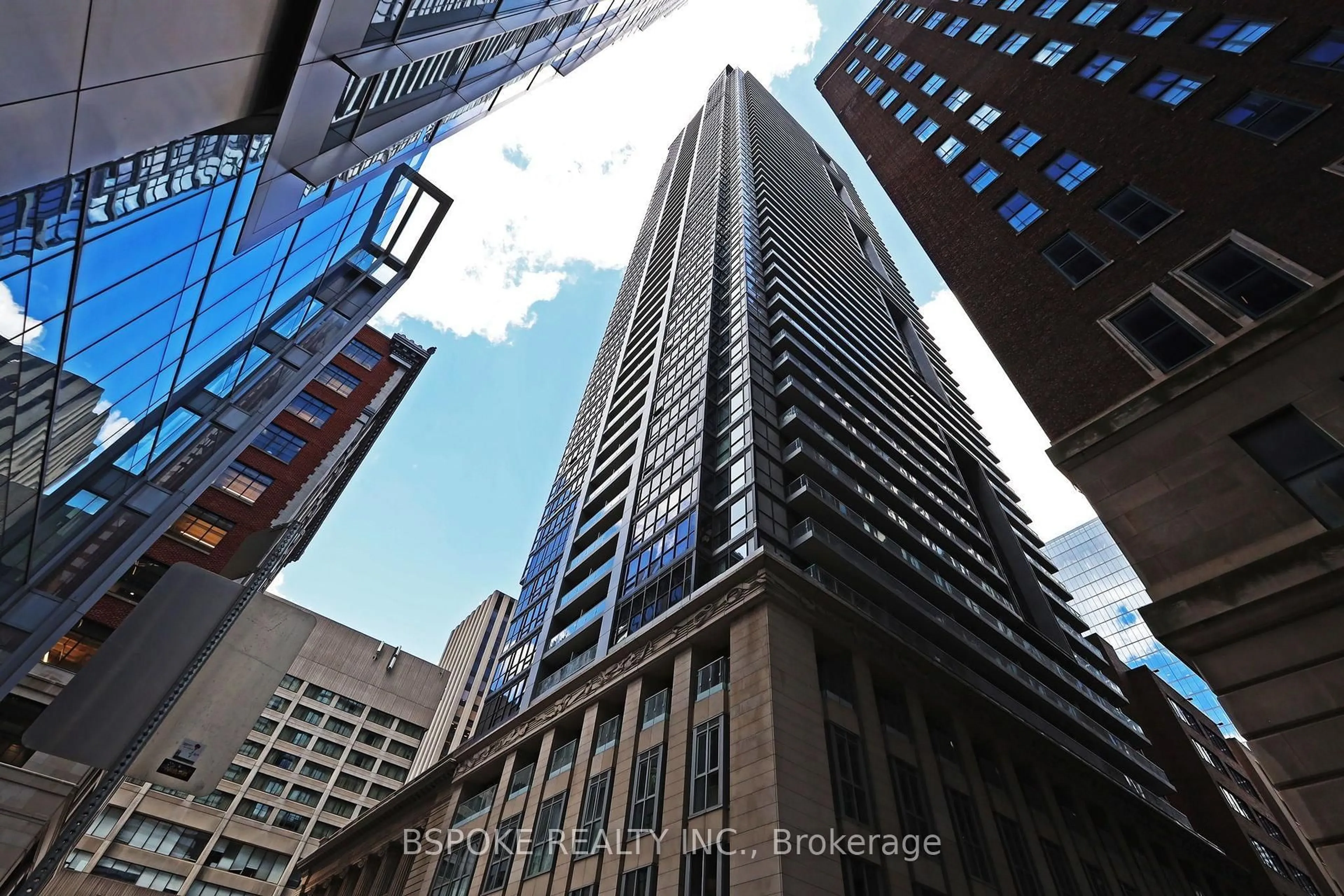 A pic from outside/outdoor area/front of a property/back of a property/a pic from drone, building for 70 Temperance St #4207, Toronto Ontario M5H 0B1