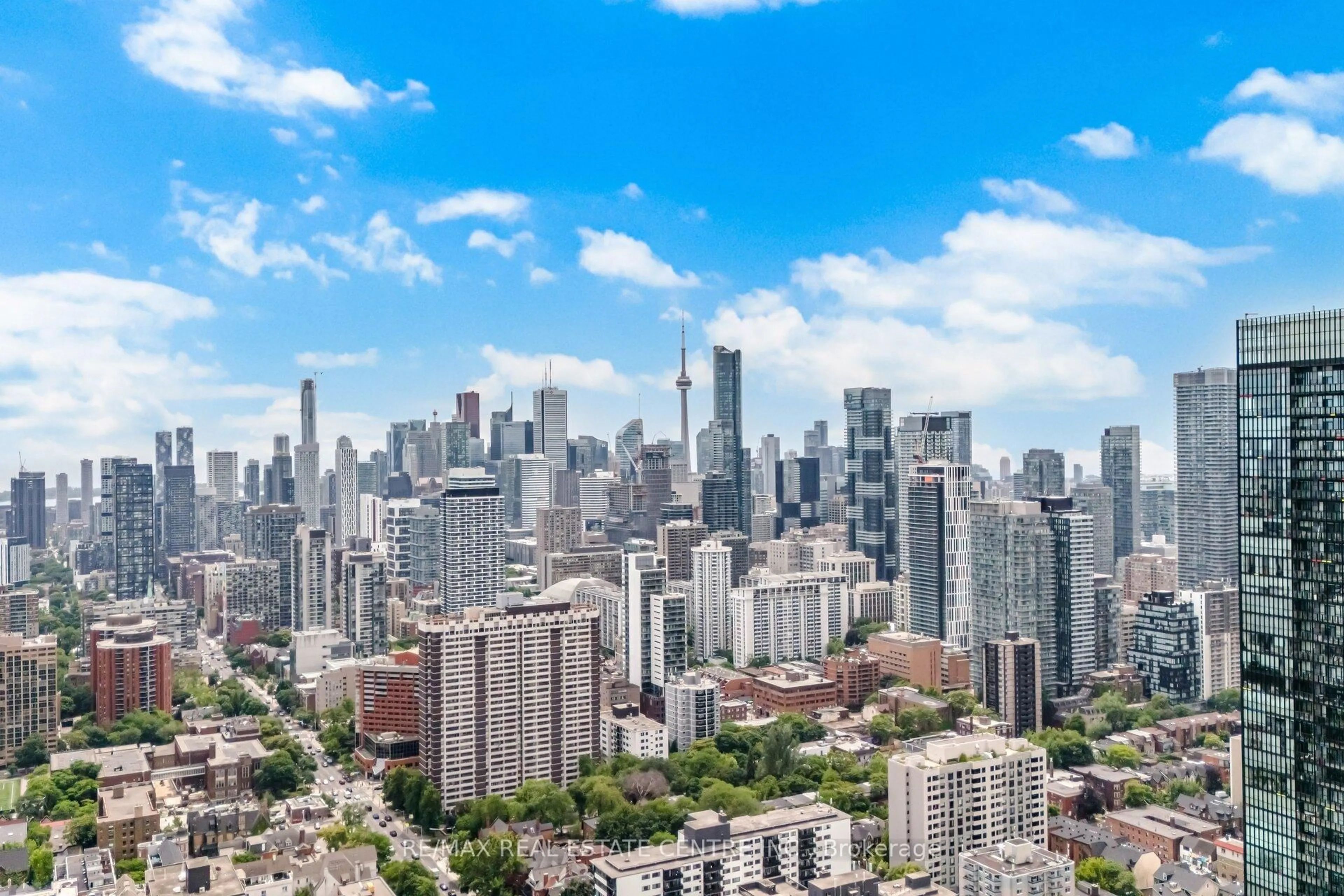 A pic of a room for 395 Bloor St #2503, Toronto Ontario M4W 0B4