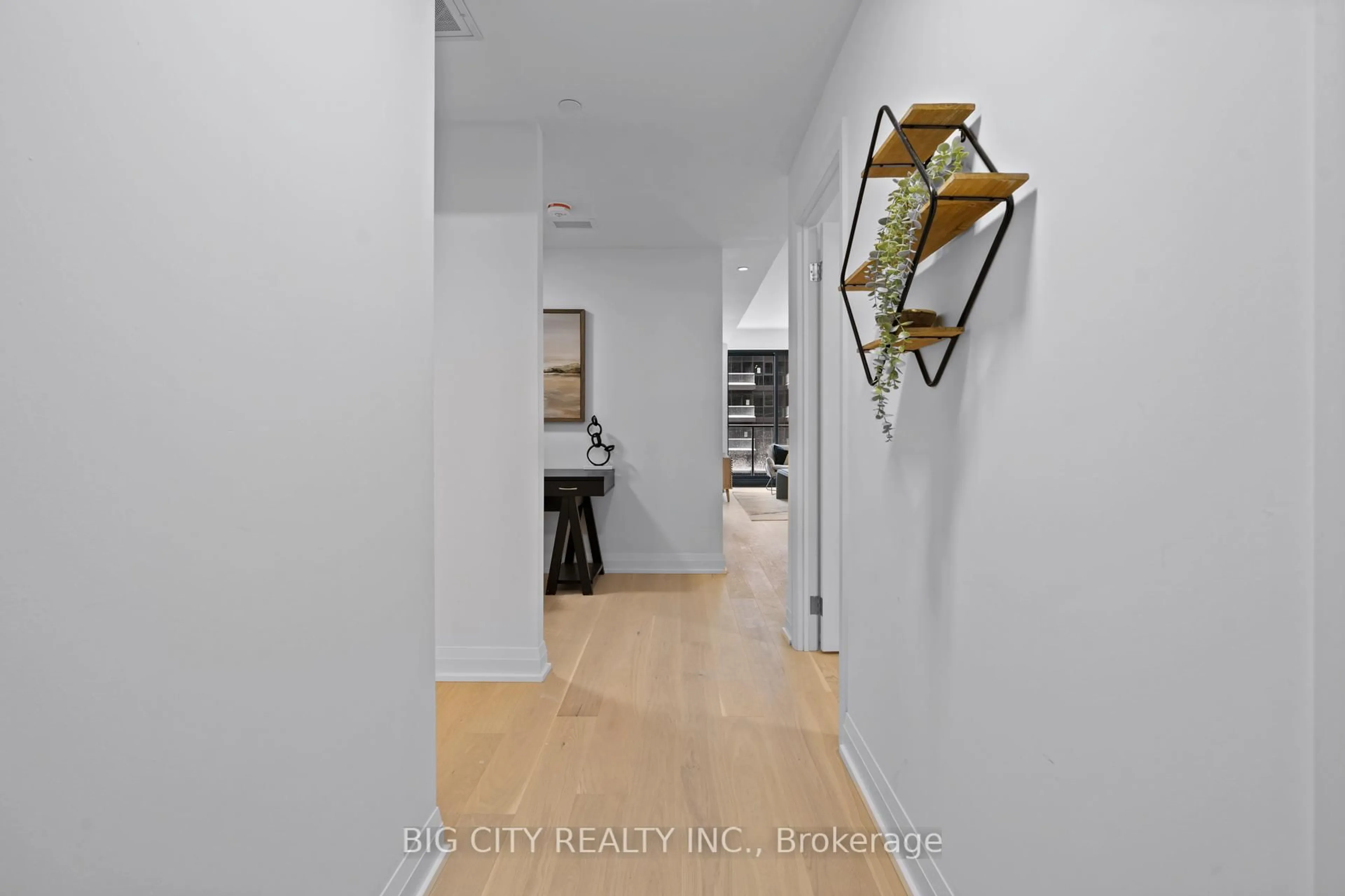 Indoor entryway for 33 Frederick Todd Way #908, Toronto Ontario M4G 0C9