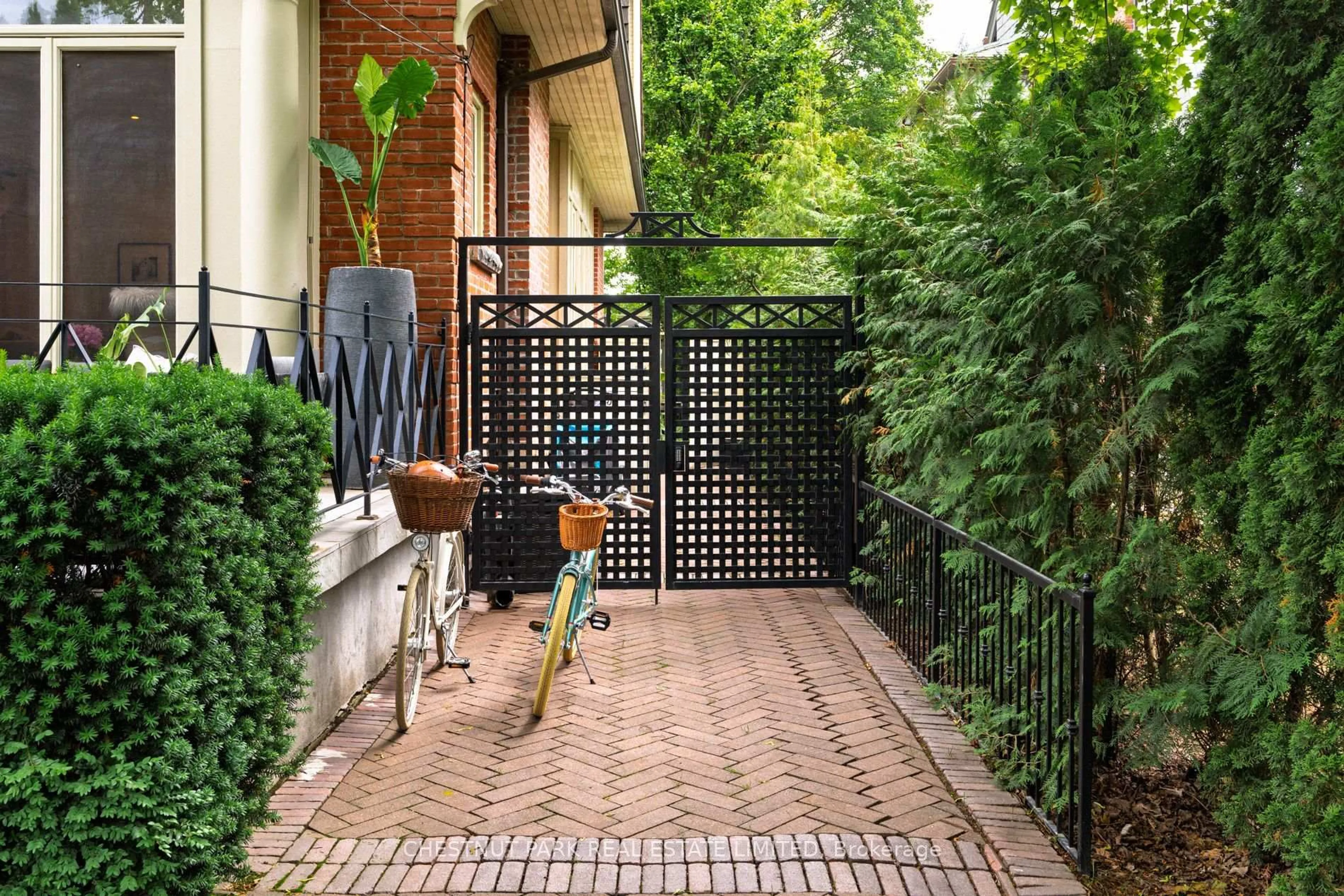Patio, street for 83 Binscarth Rd, Toronto Ontario M4W 1Y3