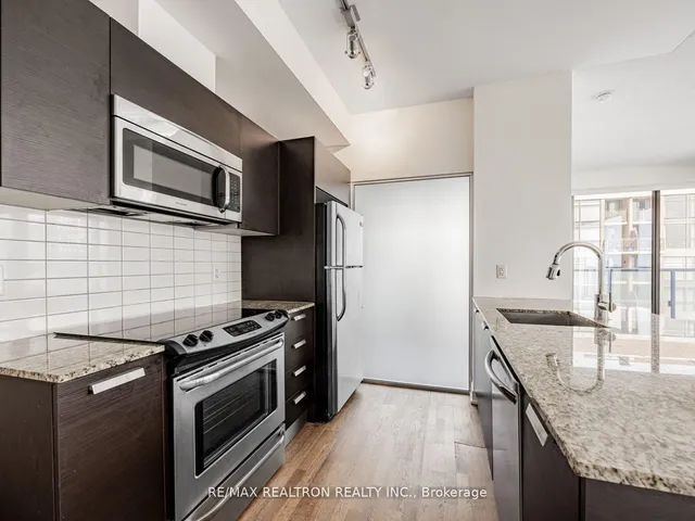 1815 Yonge St #1006, Toronto 4