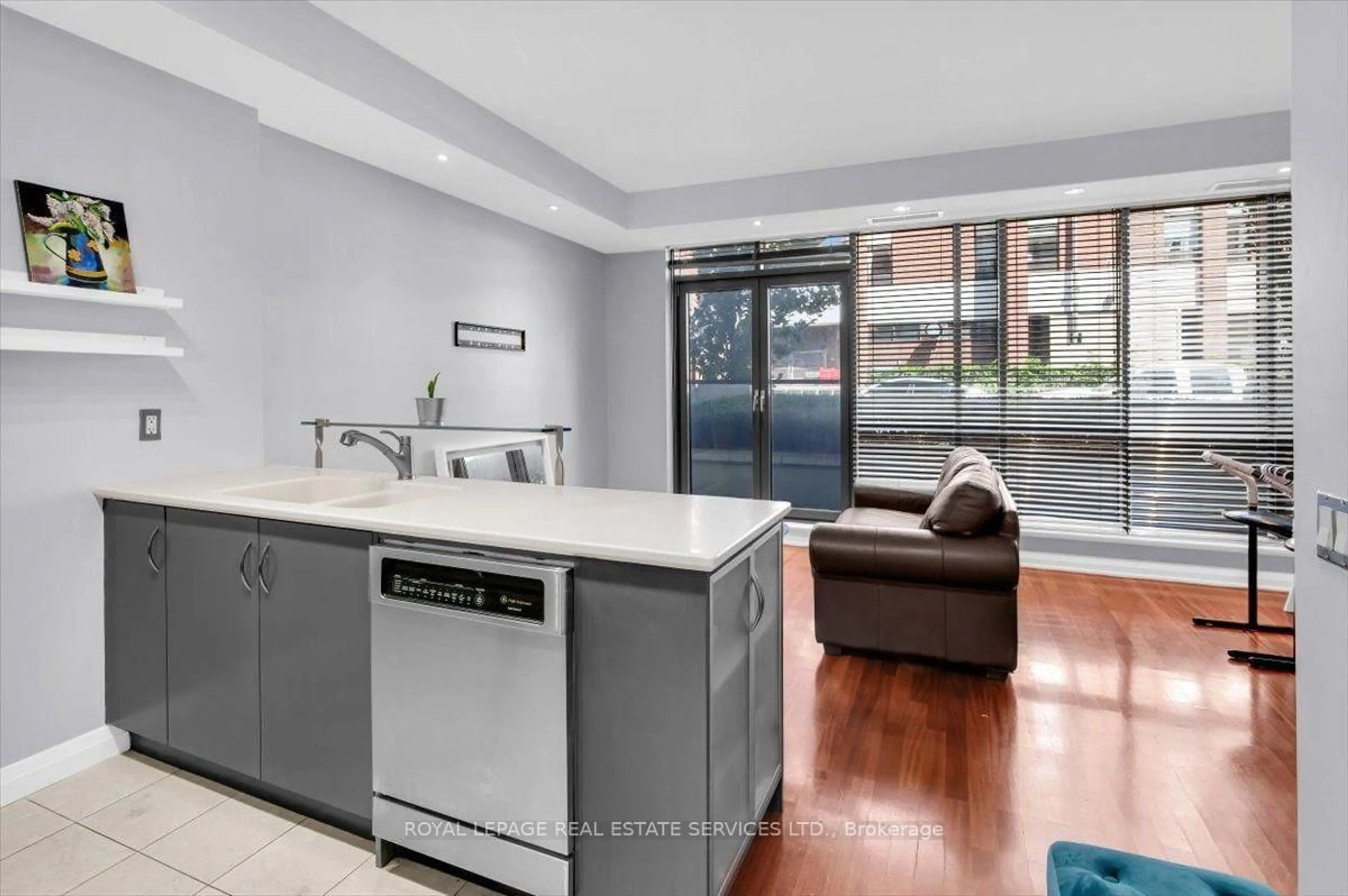 Open concept kitchen, unknown for 3 Mcalpine St #108, Toronto Ontario M5R 3T5