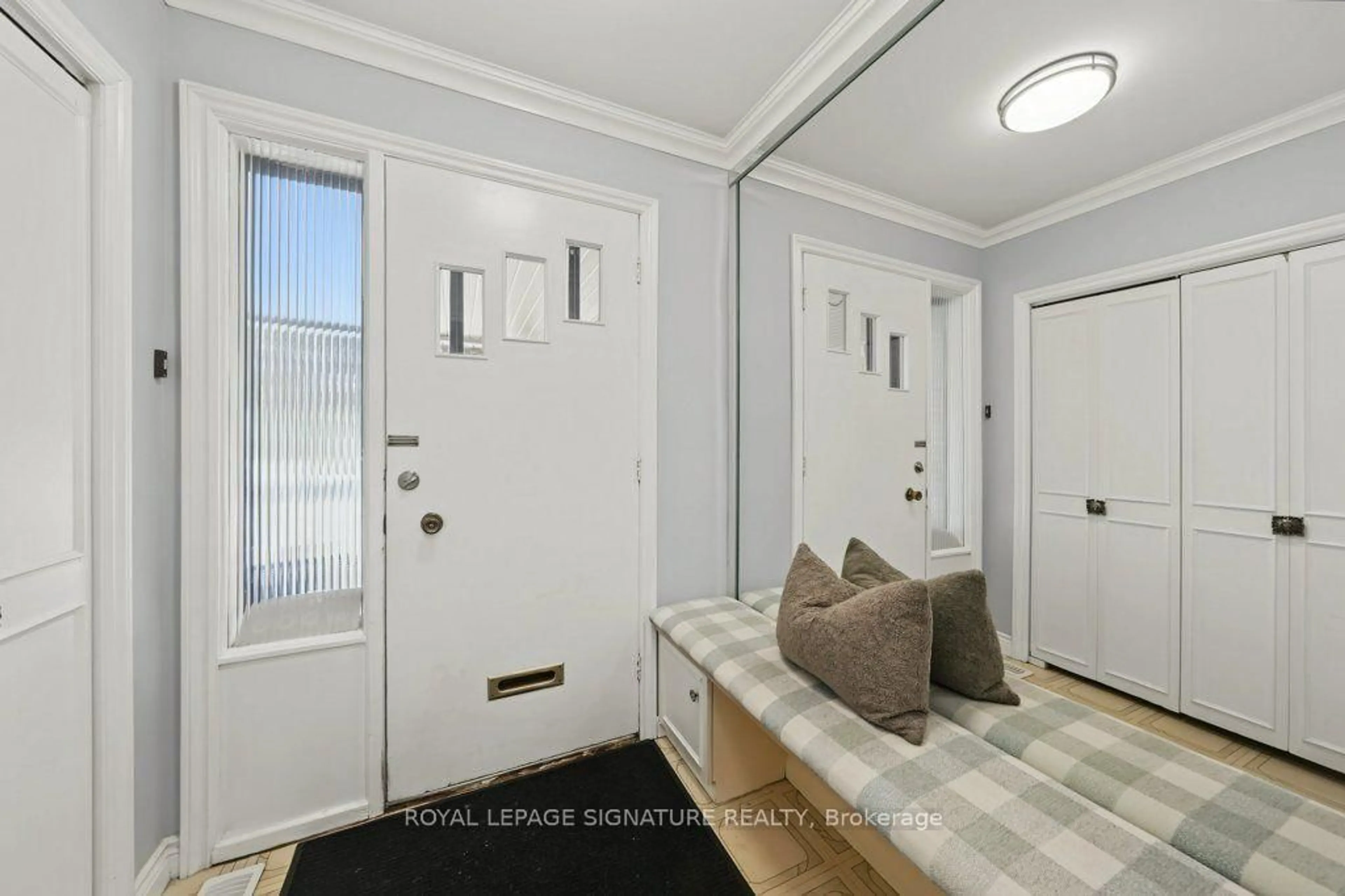 Indoor entryway for 34 Clifton Ave, Toronto Ontario M3H 4L1
