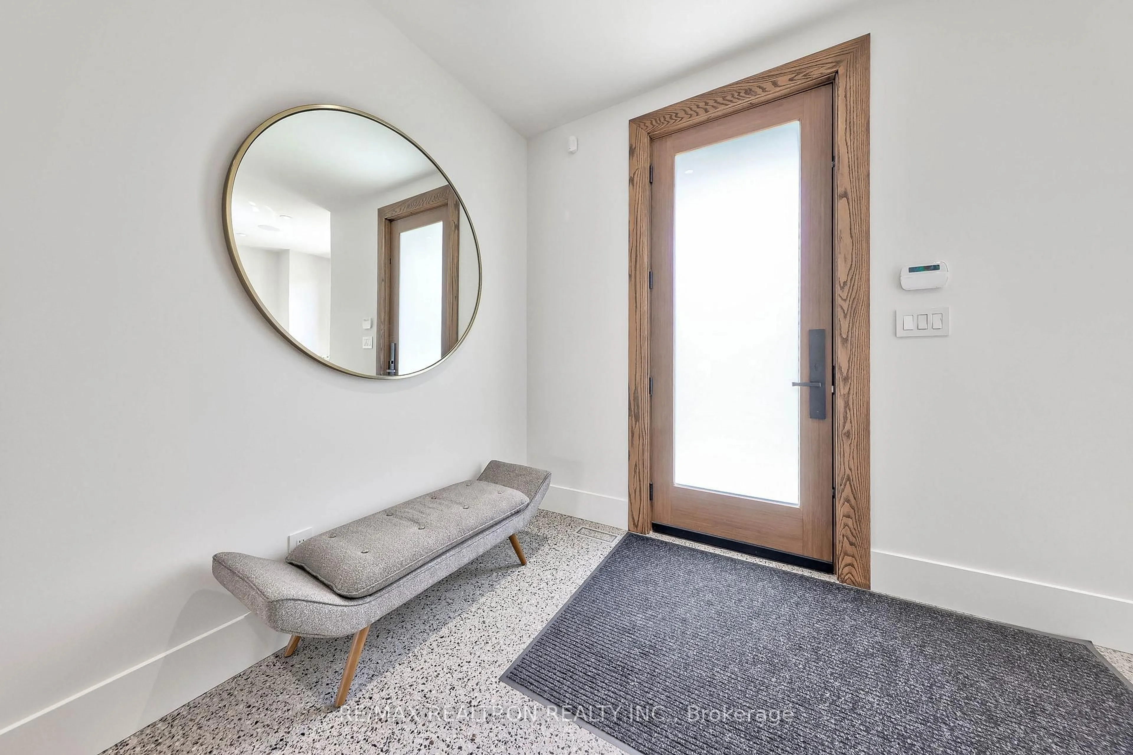 Indoor entryway for 308 Ridley Blvd, Toronto Ontario M3H 1K9